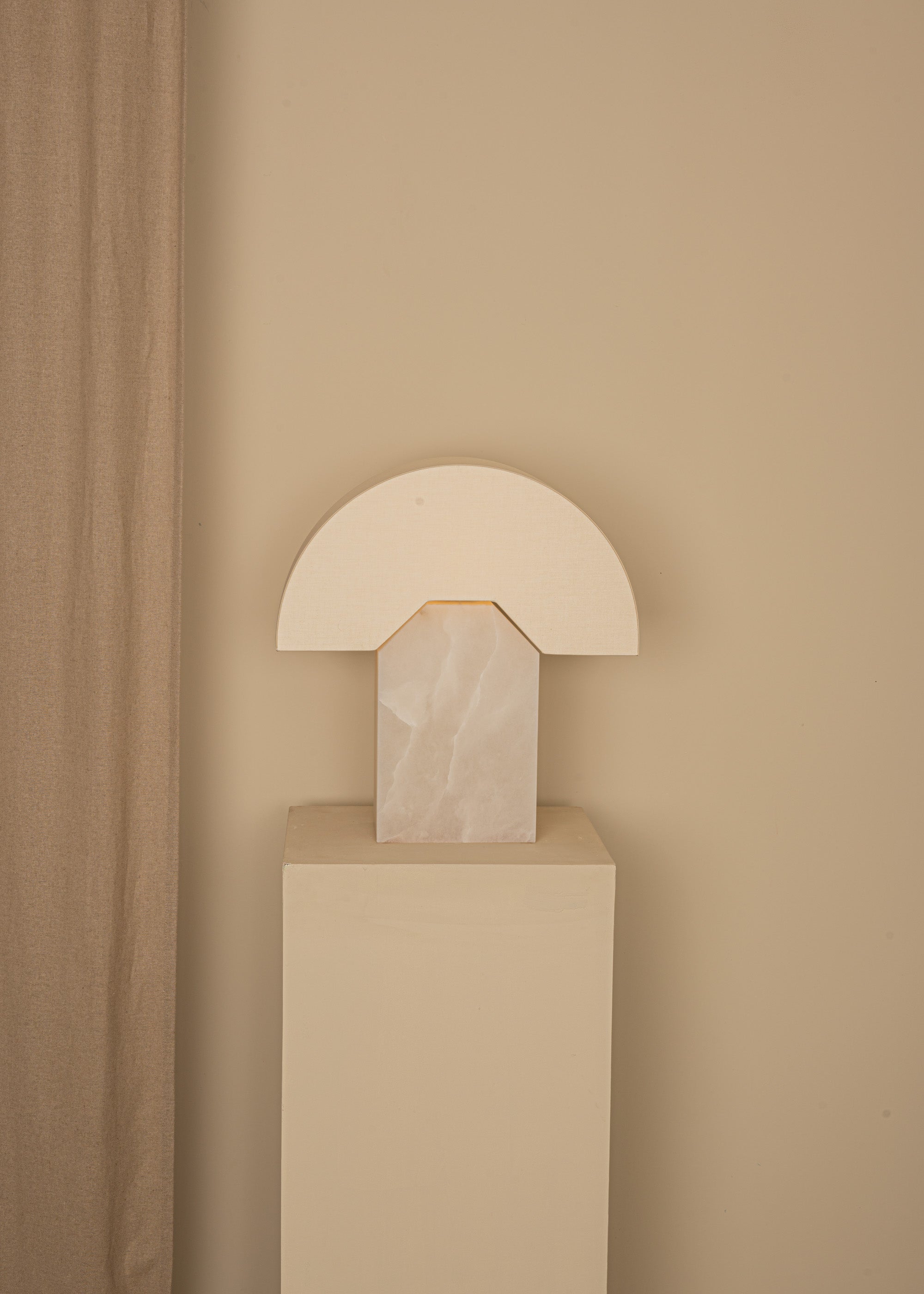 Lampa stołowa EDNA biały alabaster – Simone & Marcel
