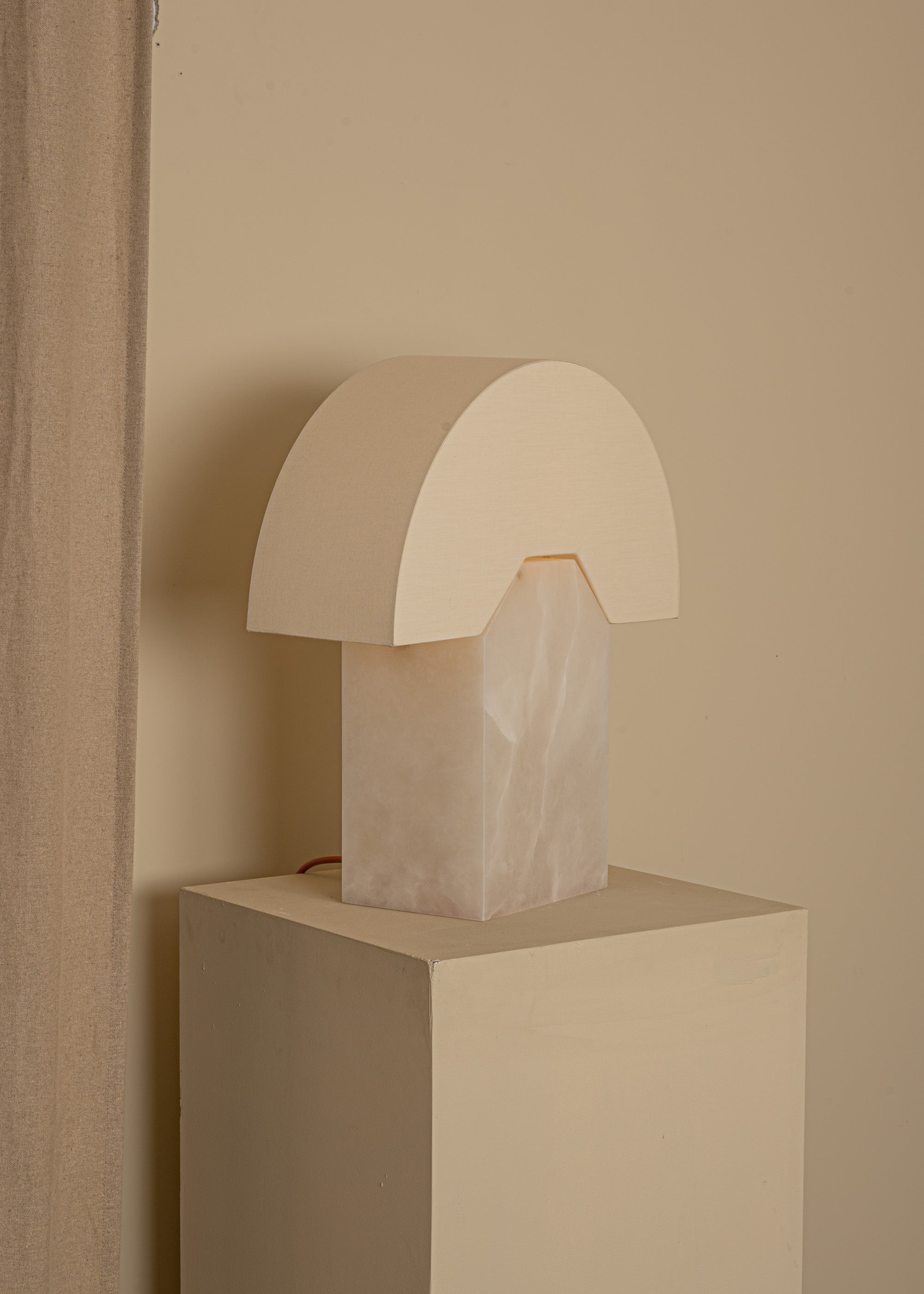 Lampa stołowa EDNA biały alabaster – Simone & Marcel