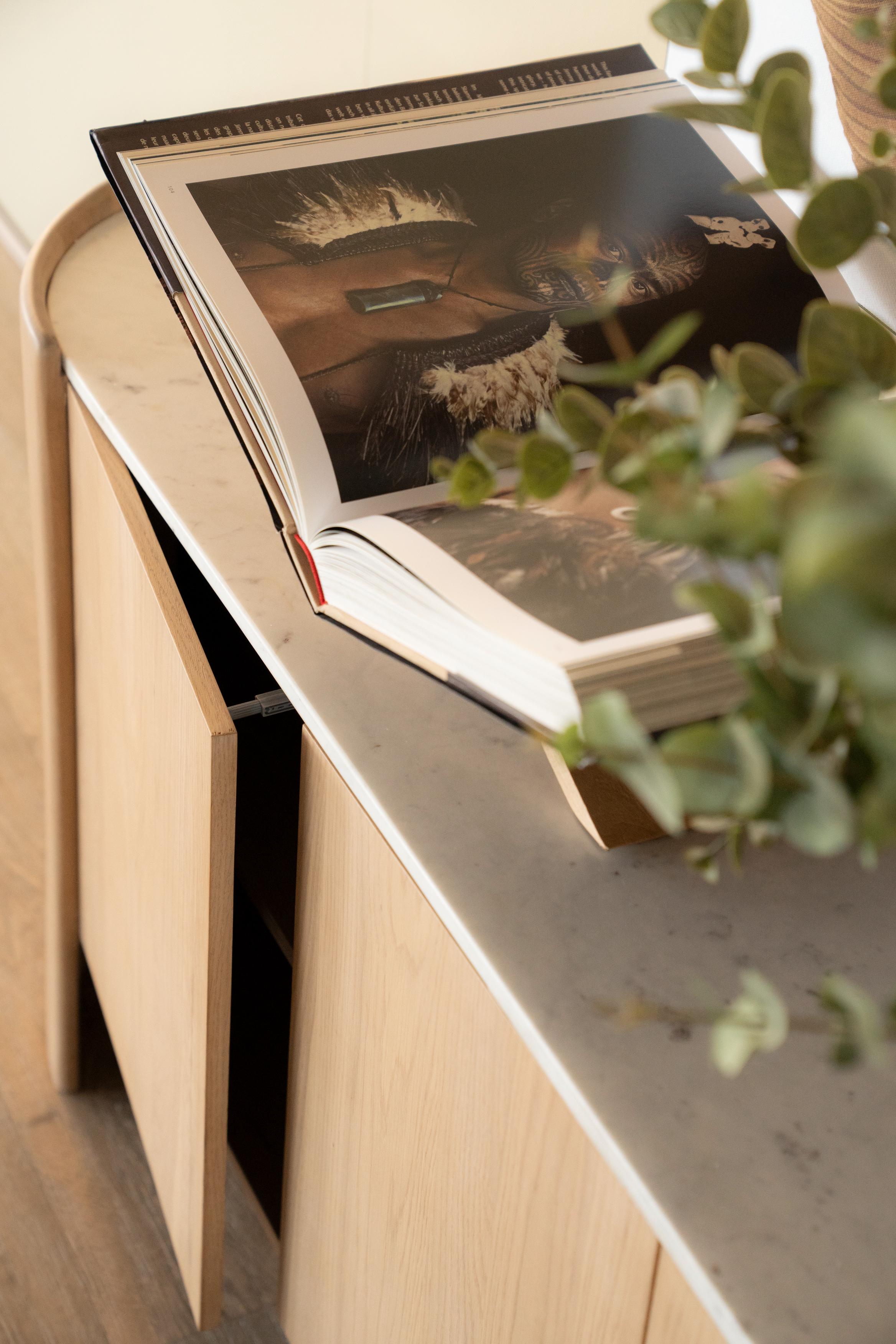 Komoda DON drewno dębowe z marmurowym blatem