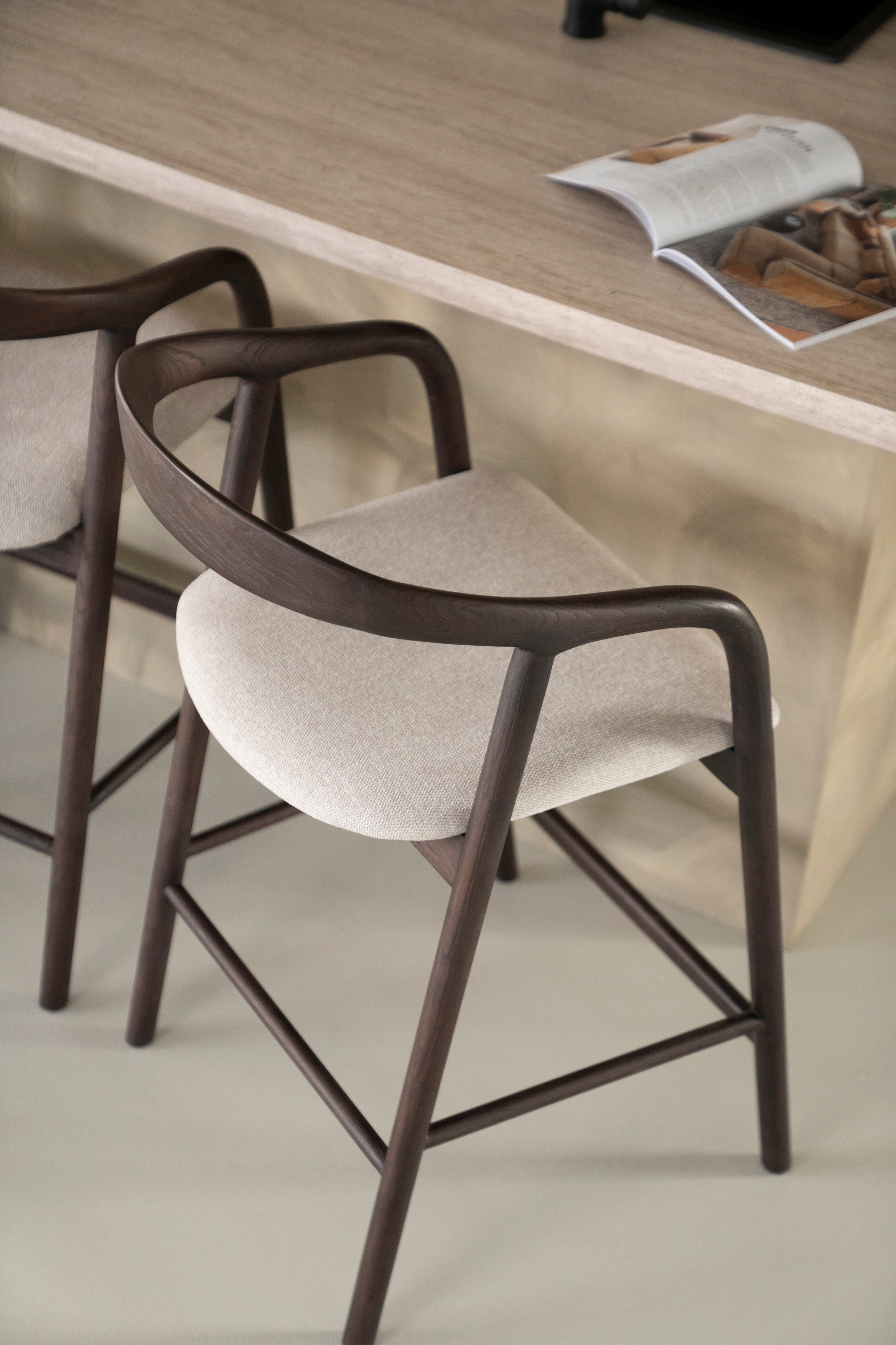 RAYVEN Stool dark ash wood