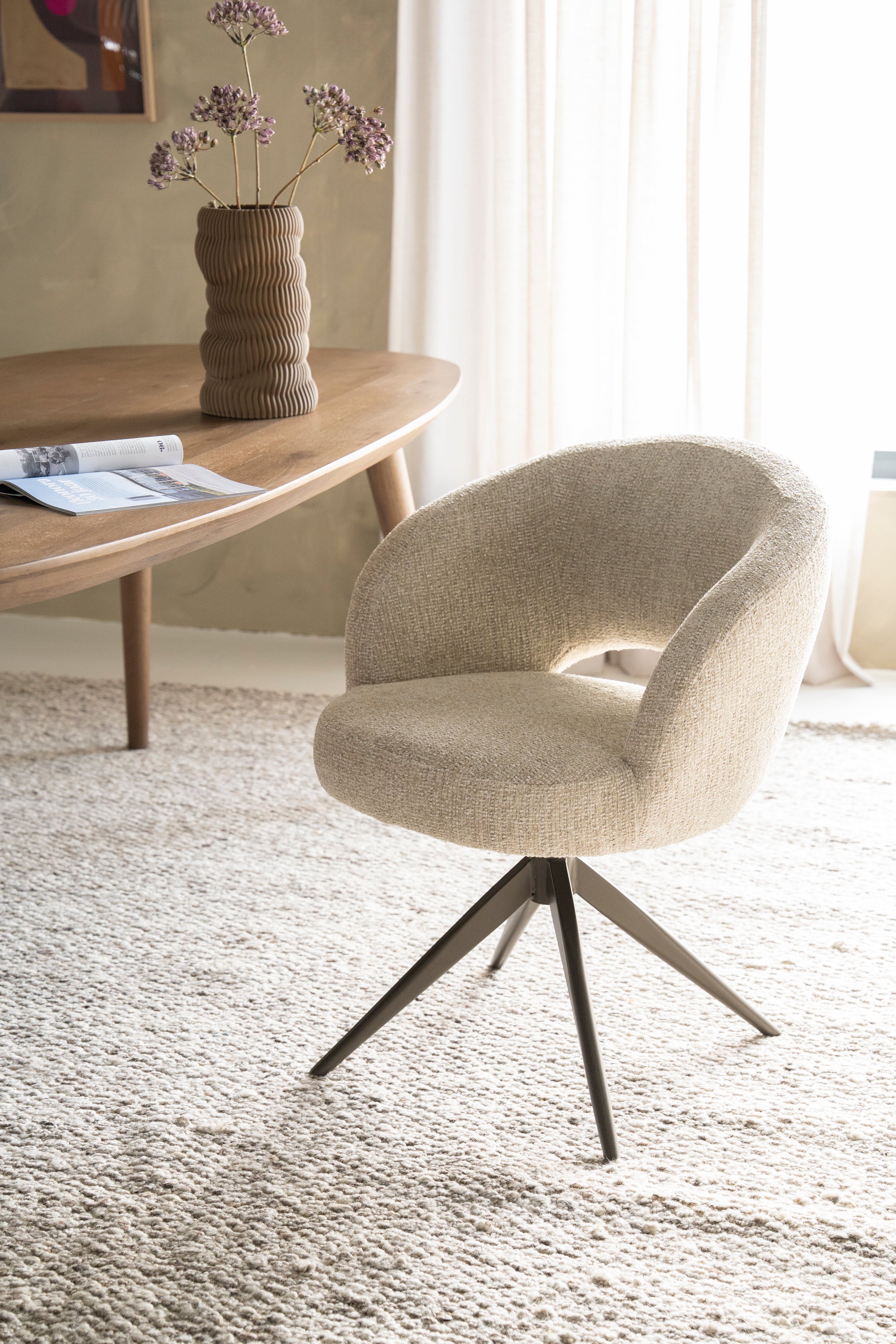 Drehstuhl ALISSA beige mit dunkelbraunem Fußteil