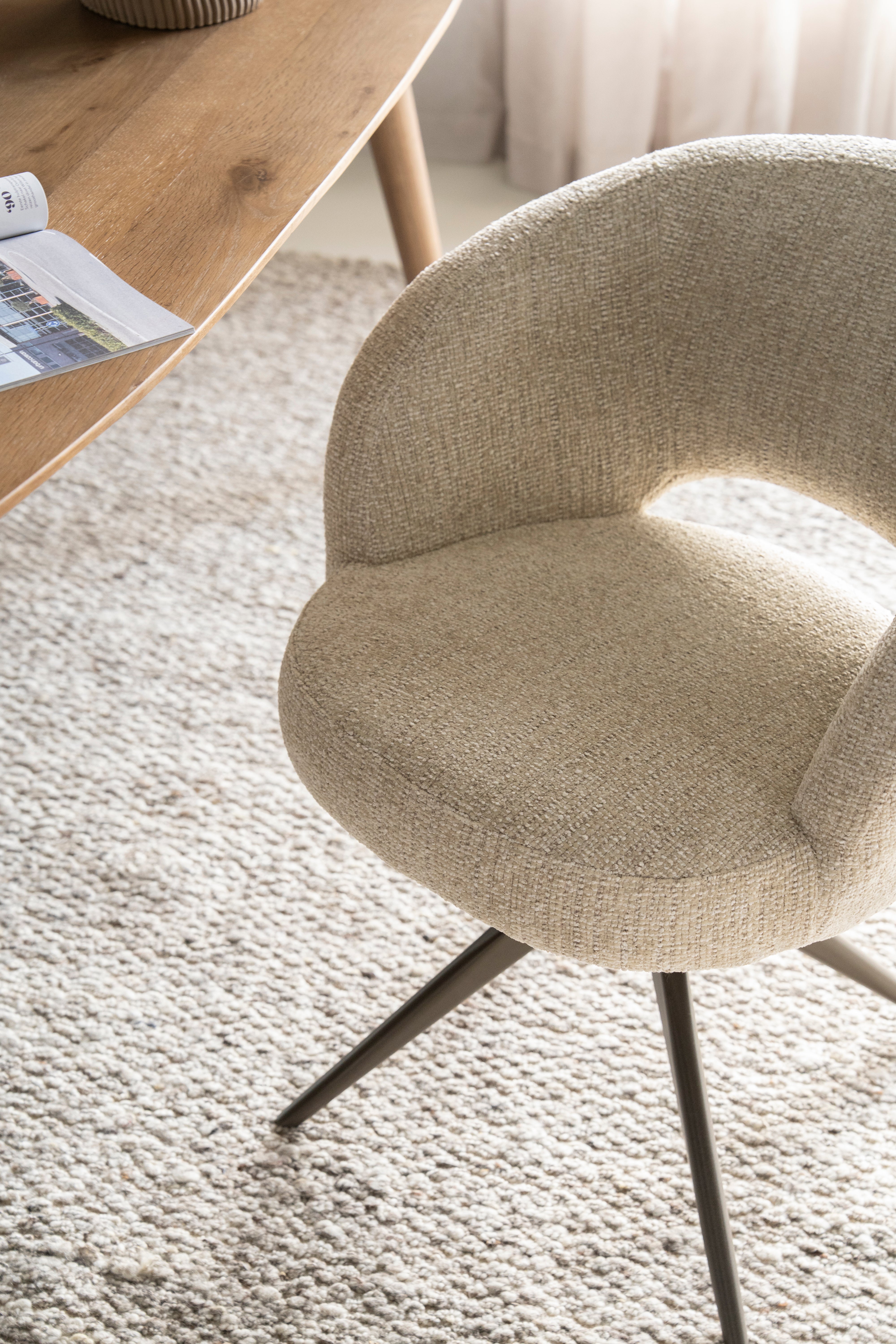 Drehstuhl ALISSA beige mit dunkelbraunem Fußteil