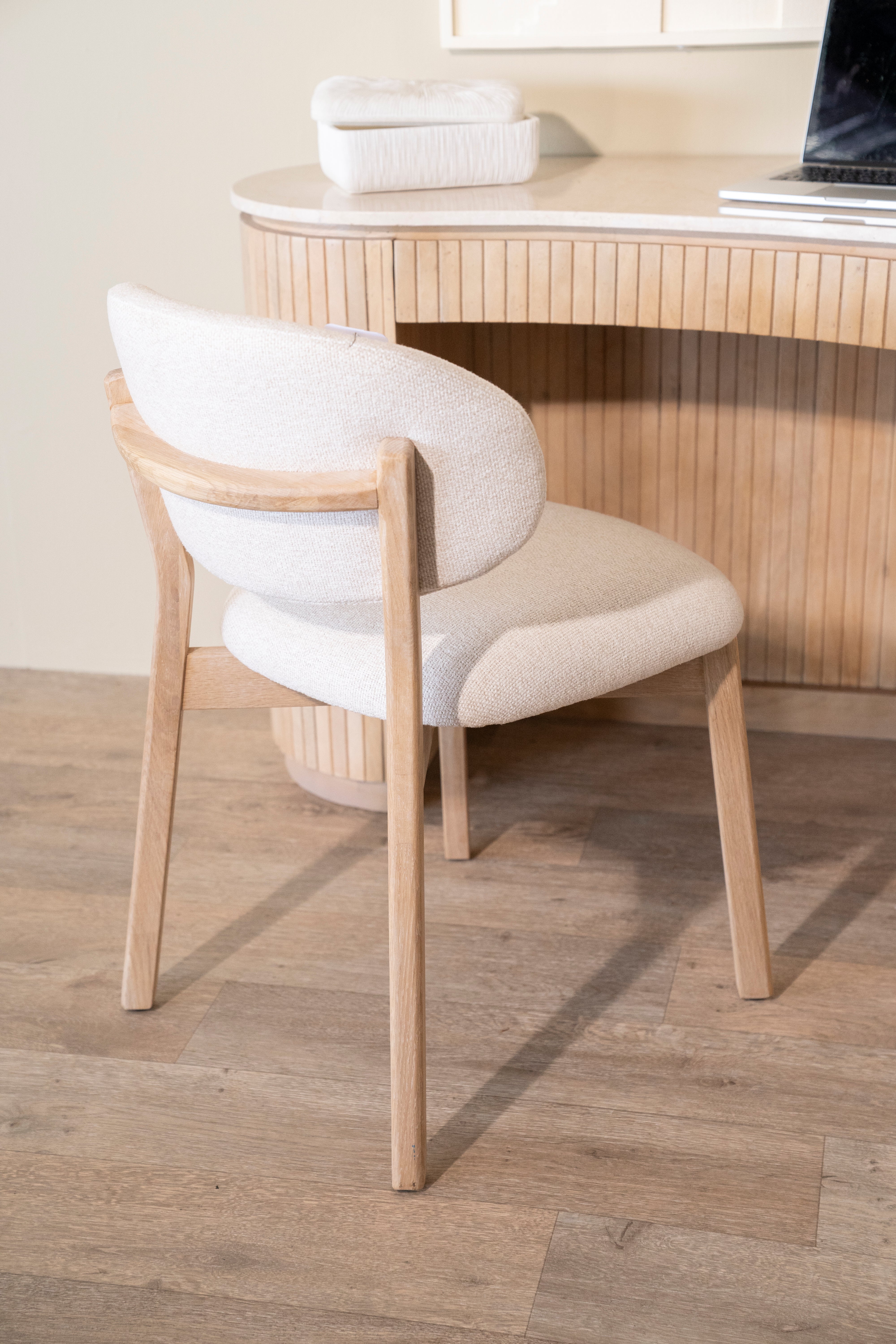 Stuhl MIKKY beige mit Eichenbasis