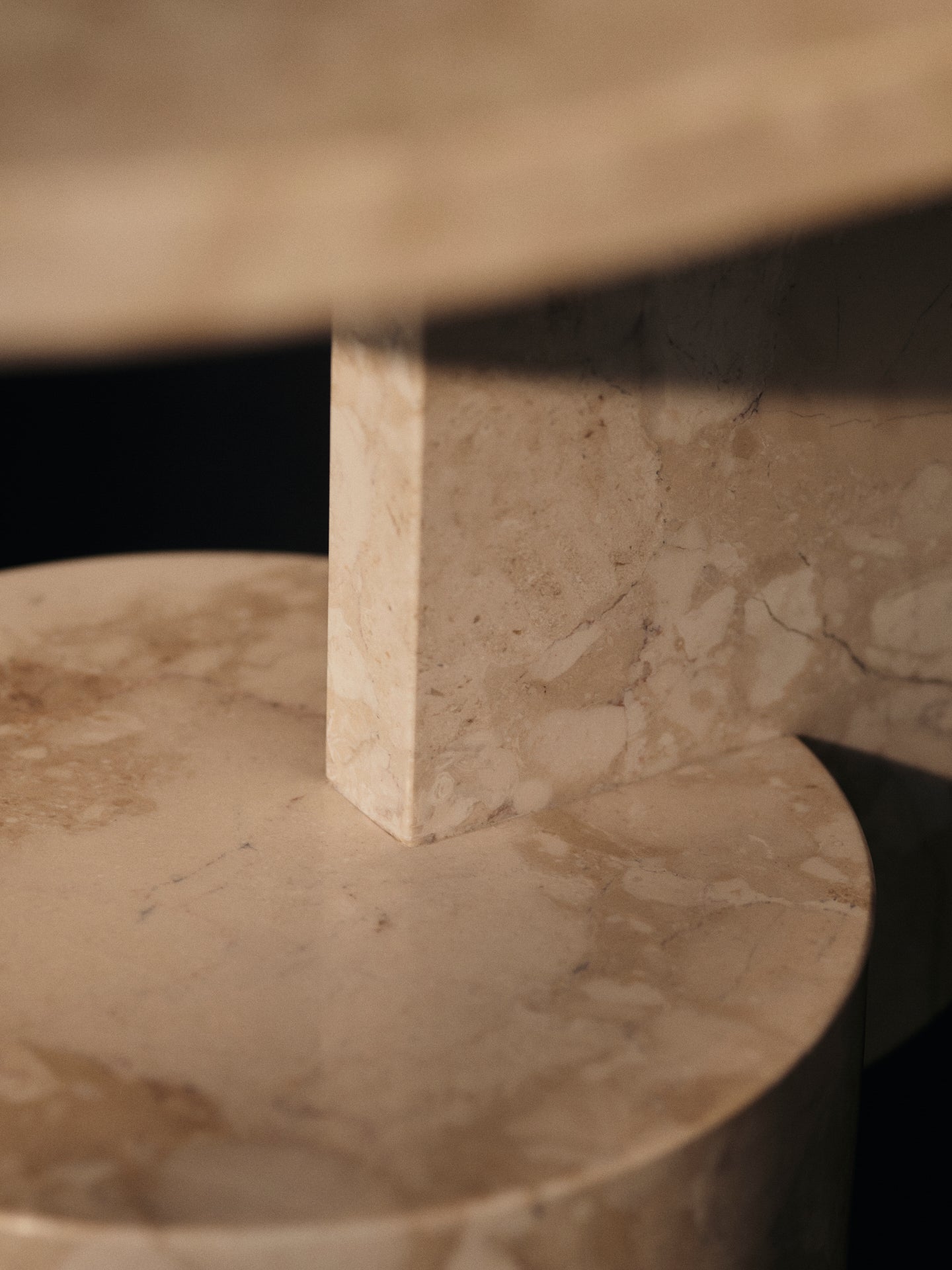 INSERT side table beige marble