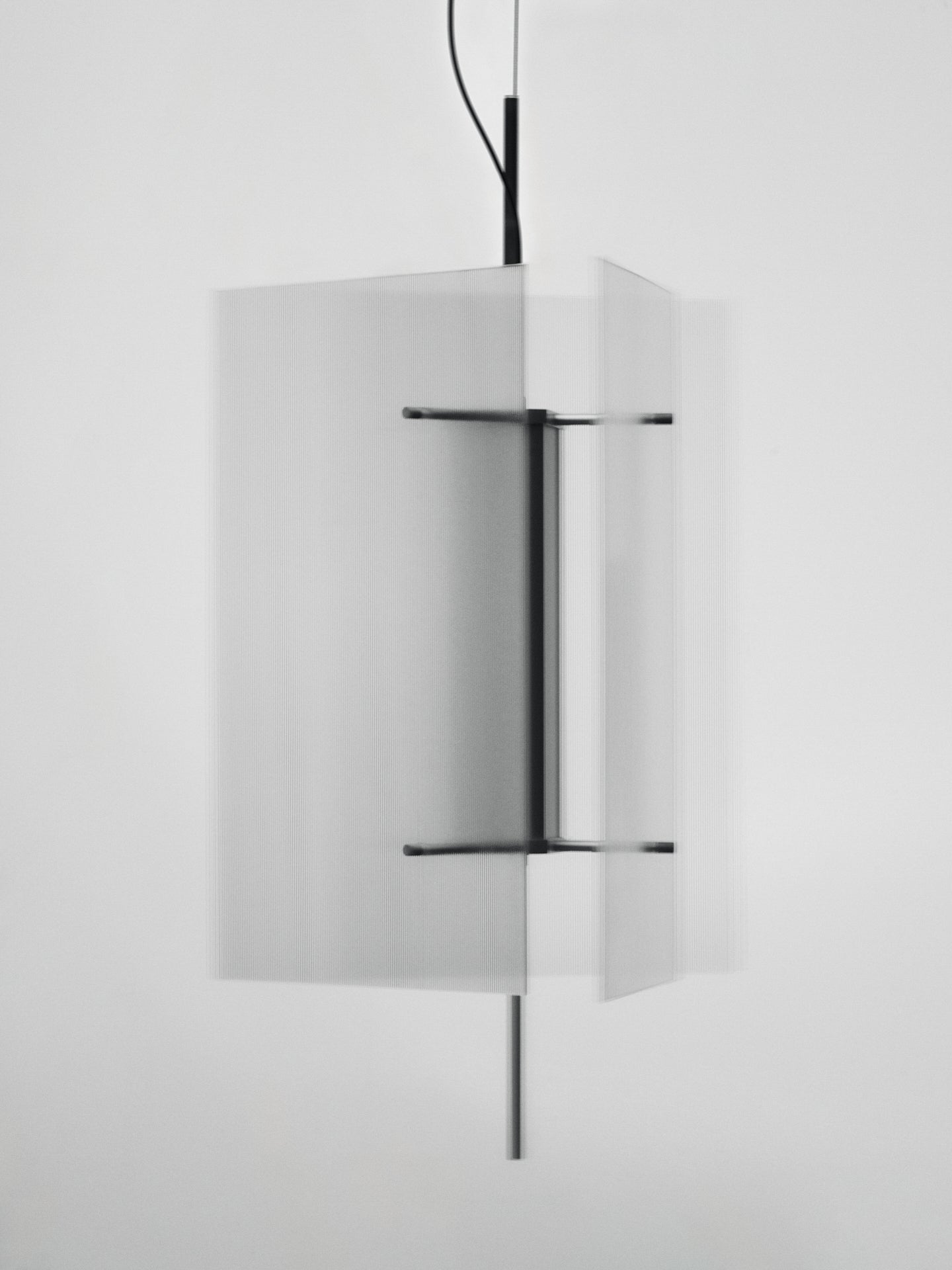 Pendelleuchte OESTE mit geriffeltem Glas