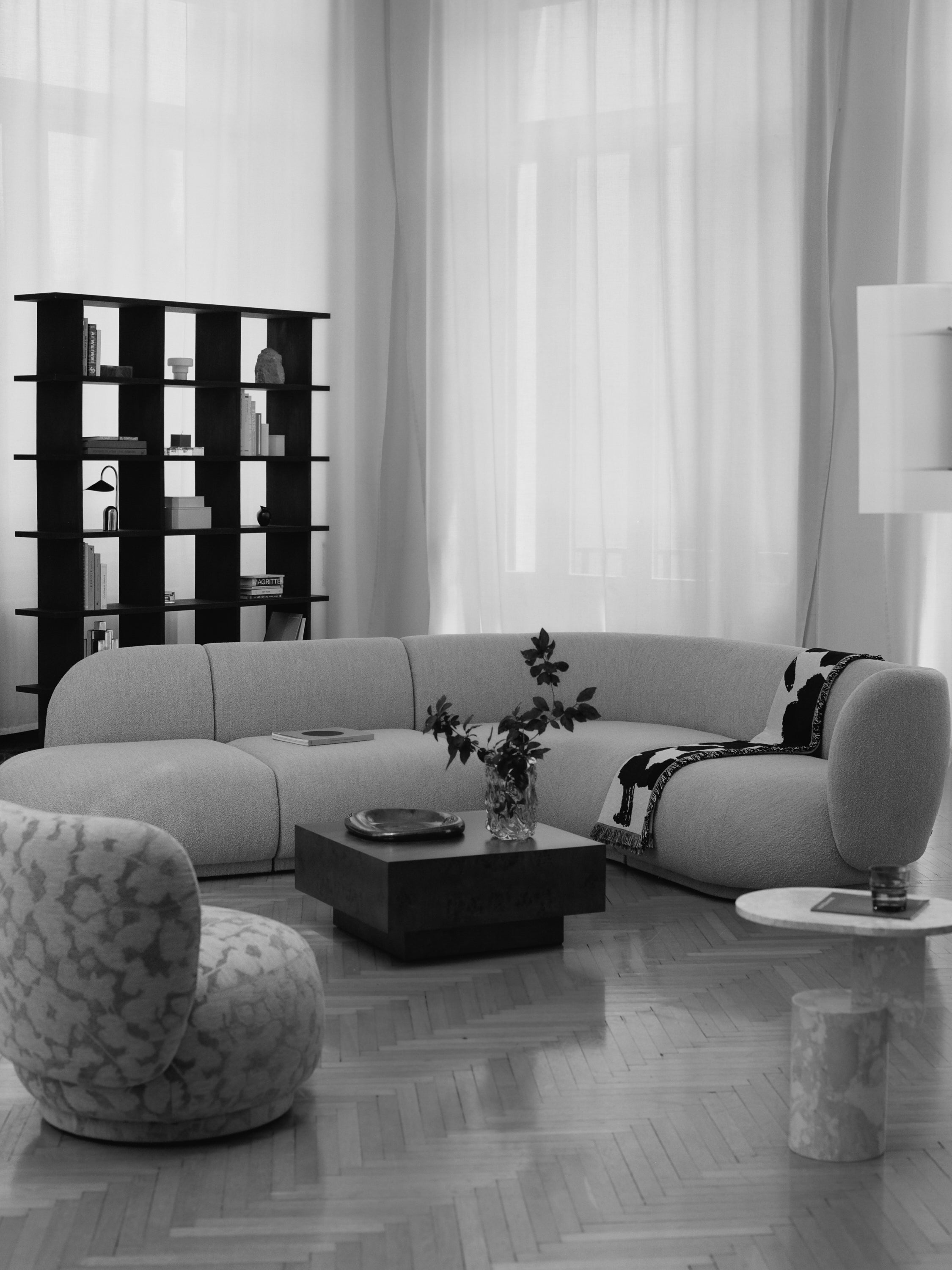 INSERT side table beige marble