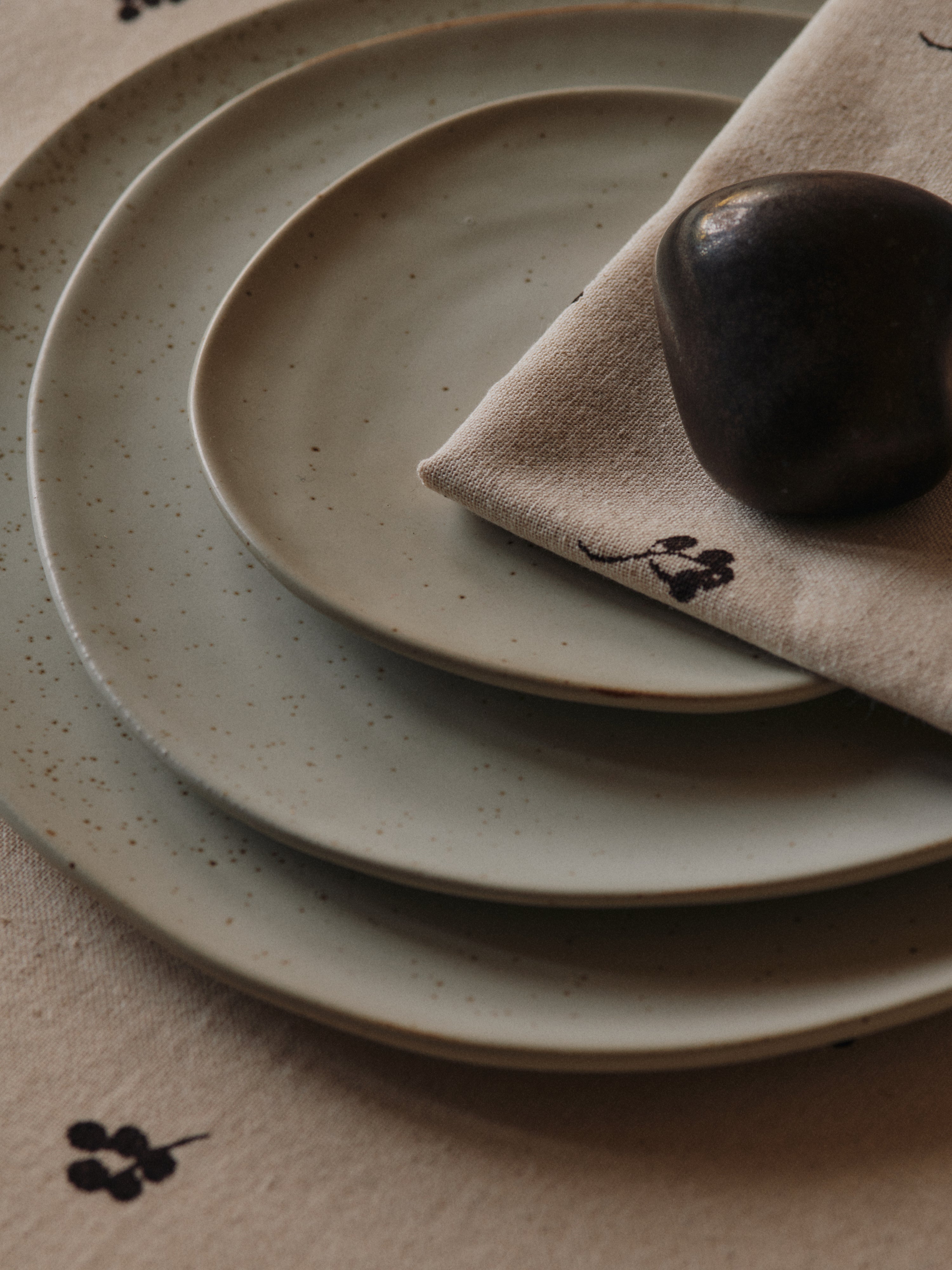 FLOW plate broken white