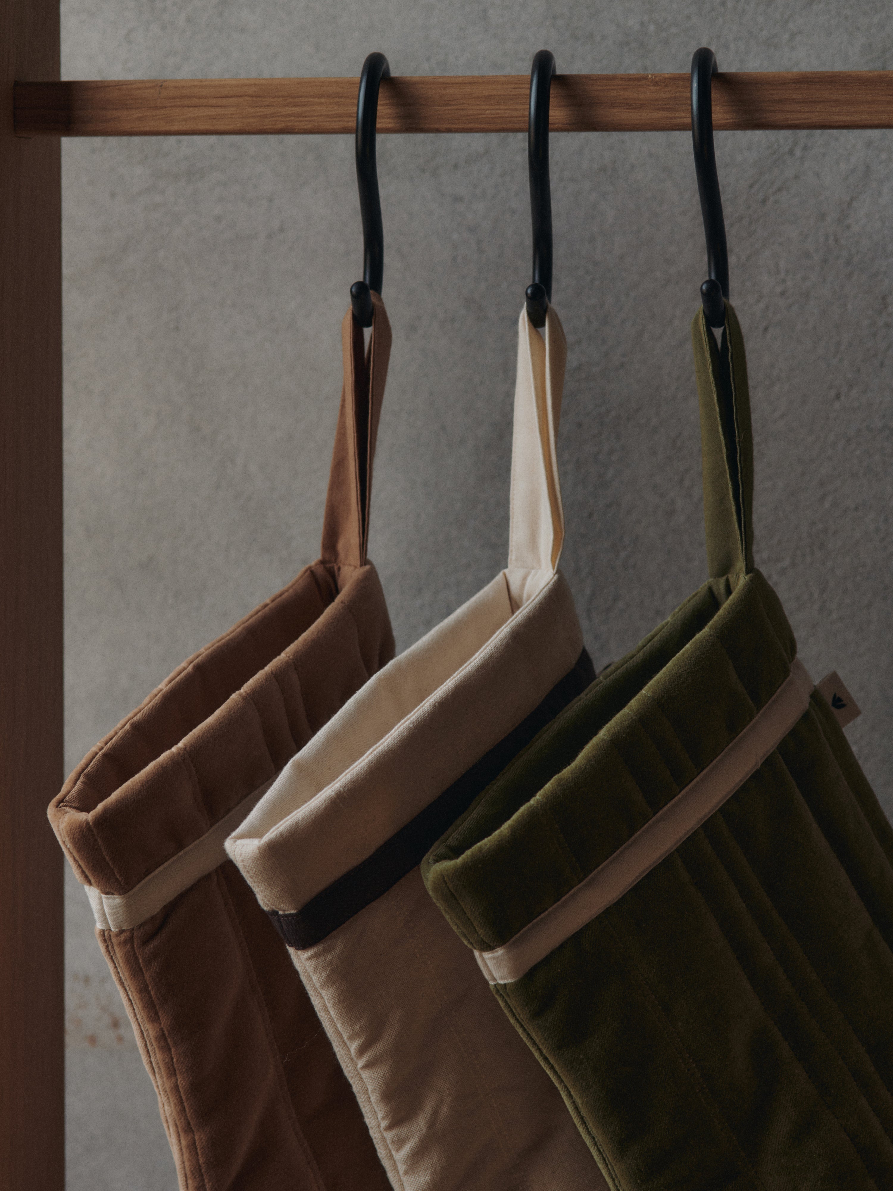 VARI QUILTED CHRISTMAS STOCKING green with white