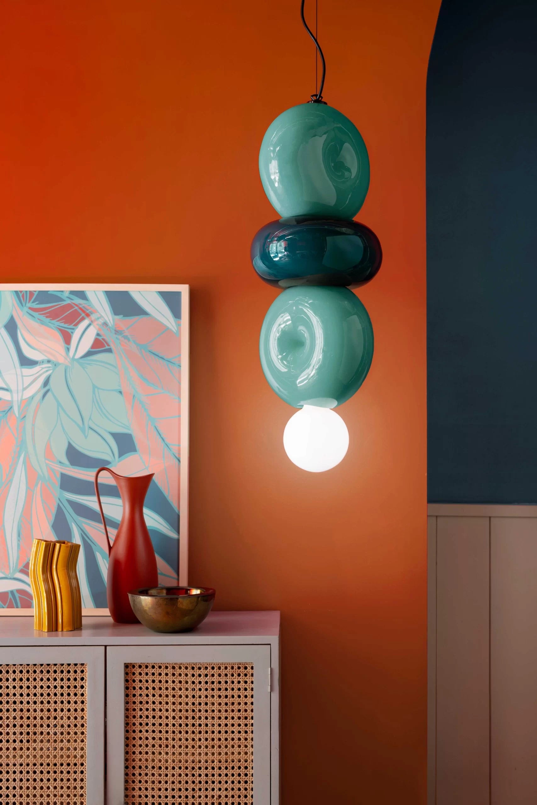 Keramik -türkiser Keramiklampe mit grünem Benzin und Sahne