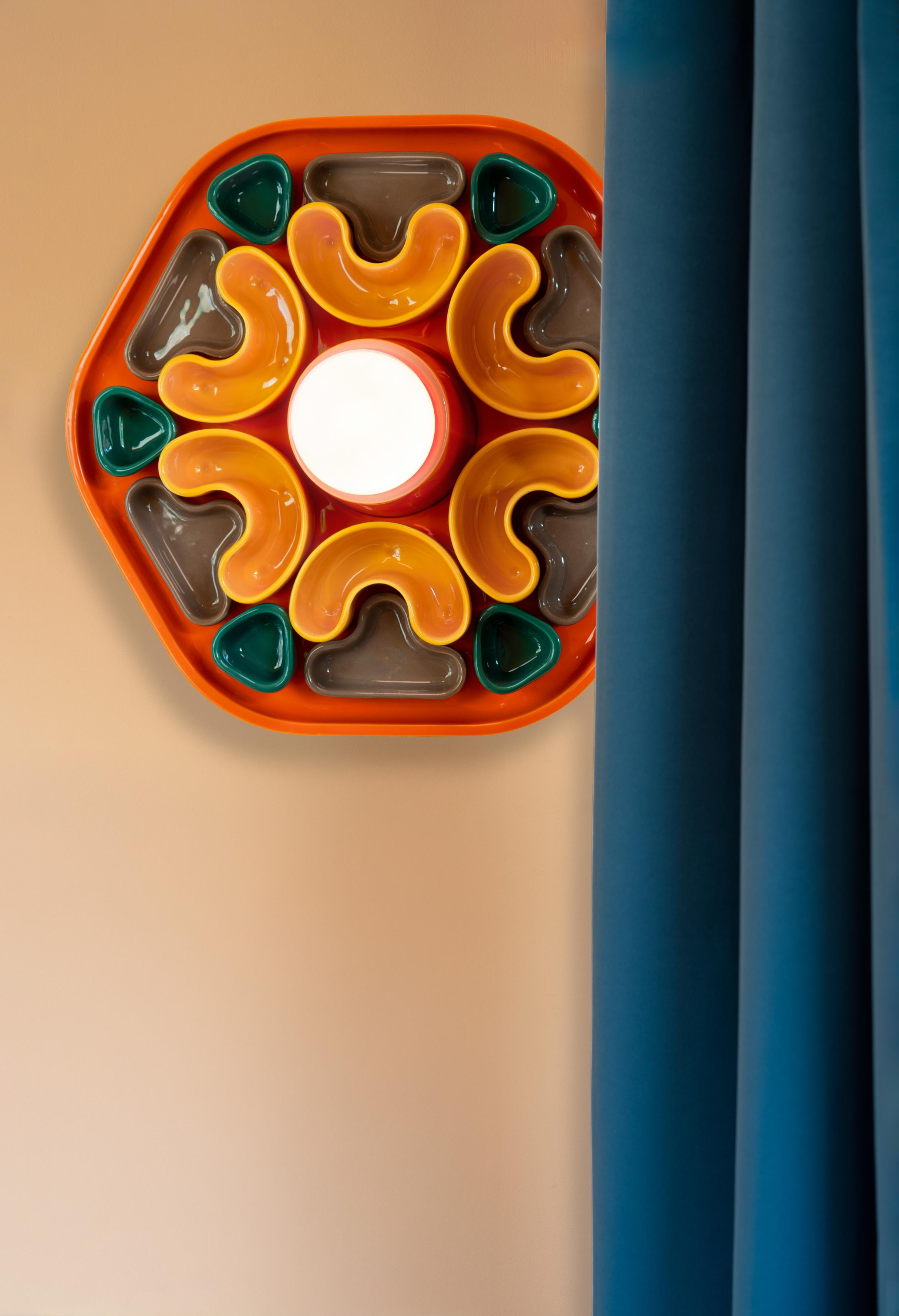 Wandleuchte aus Keramik PHYTIA orange mit Gelb, Braun und Grün