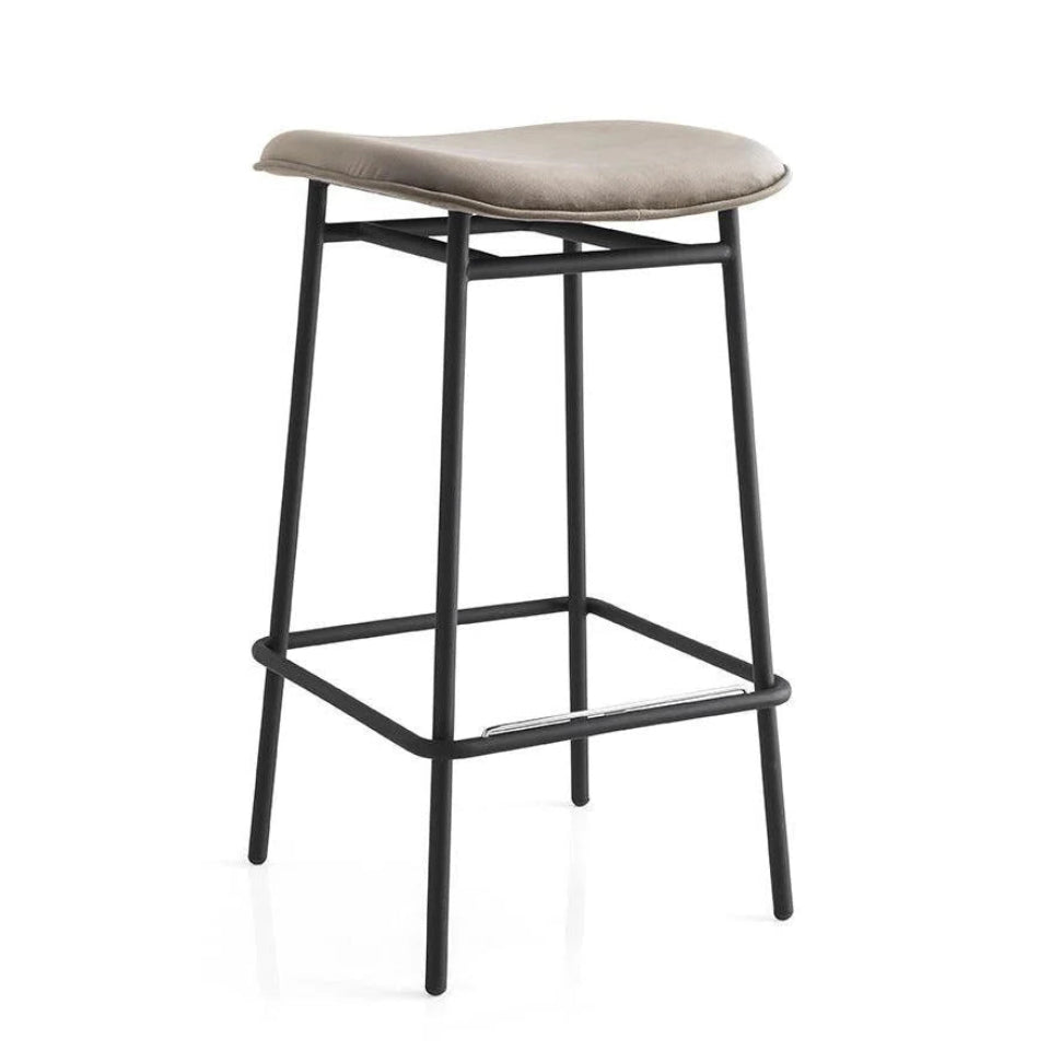 Barhocker FIFTIES gepolstert mit schwarzem Gestell