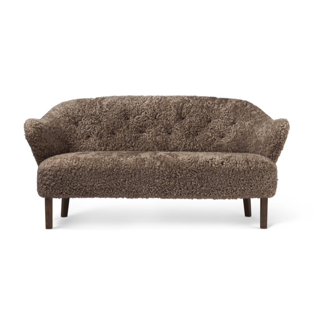 Sofa INGEBORG braunes Schafsleder mit dunklem Eichenfuß