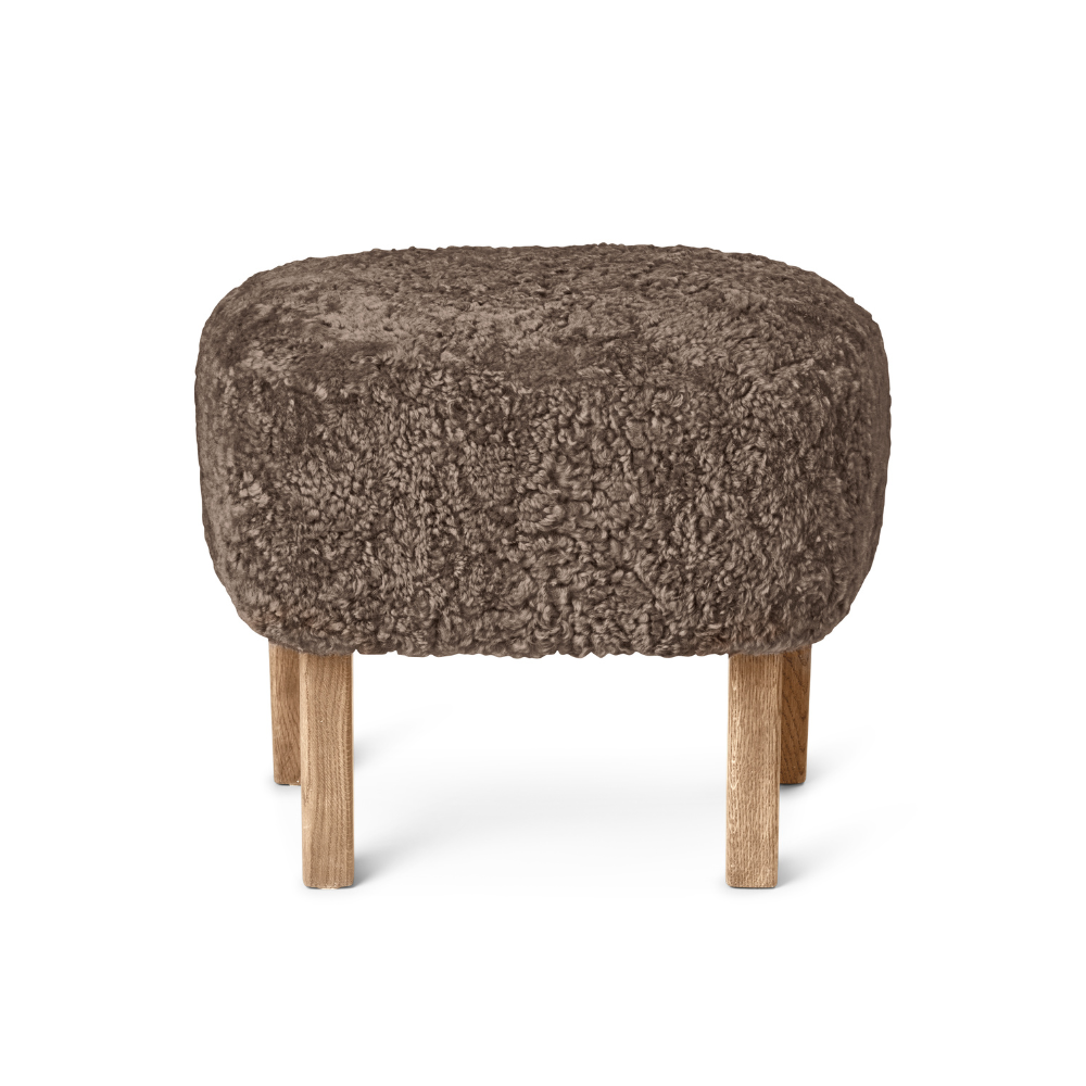 Fußhocker INGEBORG braunes Schafsleder mit Eichenbasis