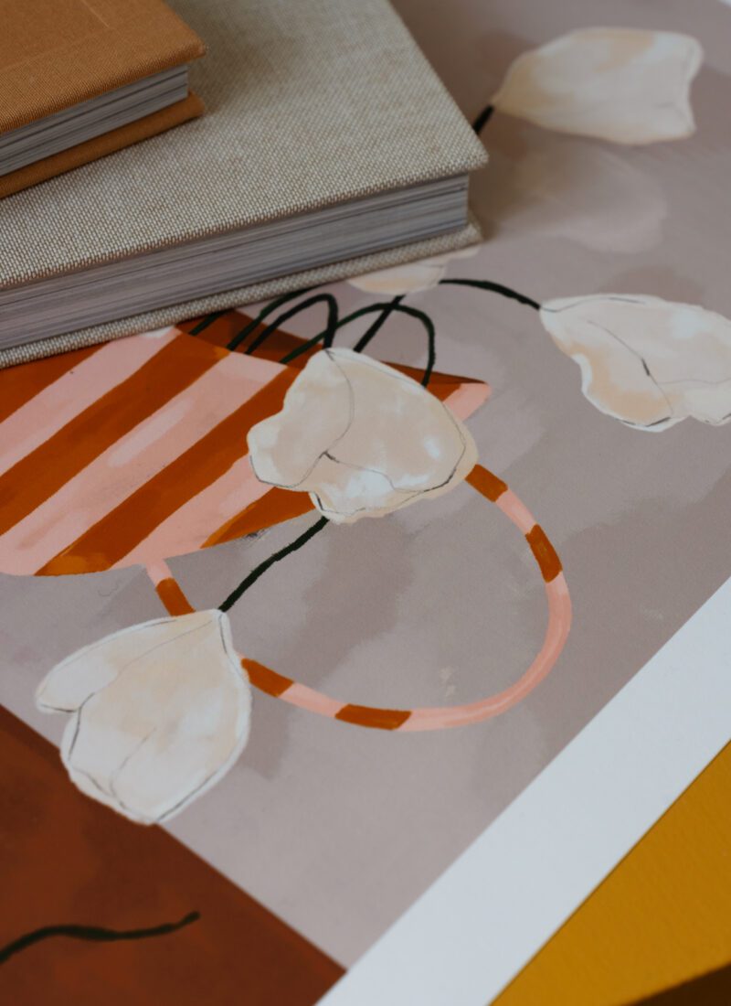 Artistic graphics White Flowers in Striped Vase