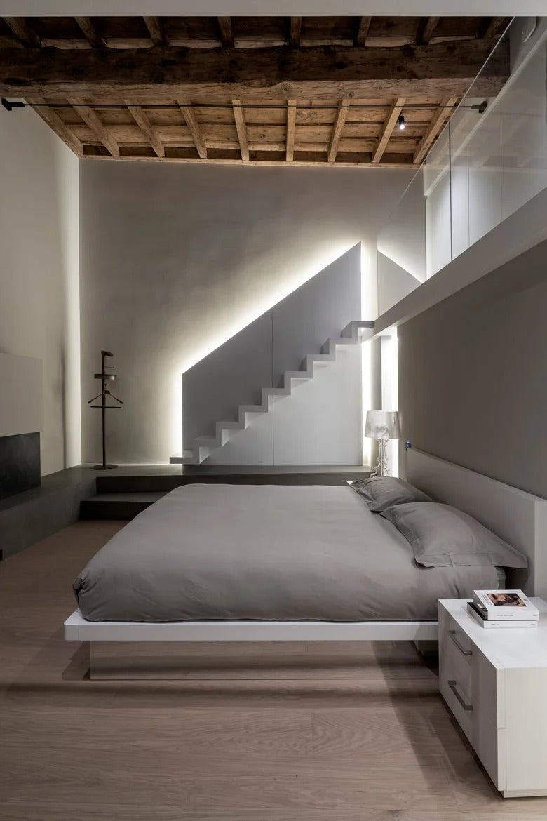 Galan M Kleiderständer aus Nussbaumholz mit braunem Marmor und grafitfarbener Oberfläche