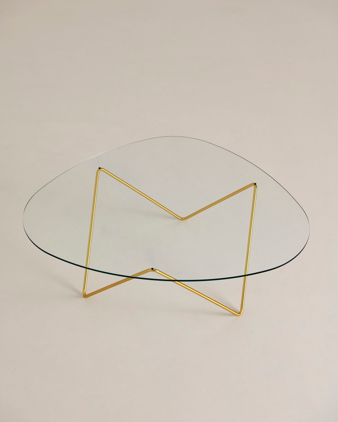 PEDRERA Coffee Table with Smooth Glass and Brass Base