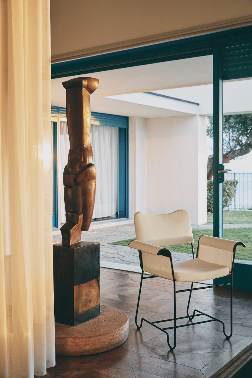 TROPIQUE garden chair beige with a black steel base