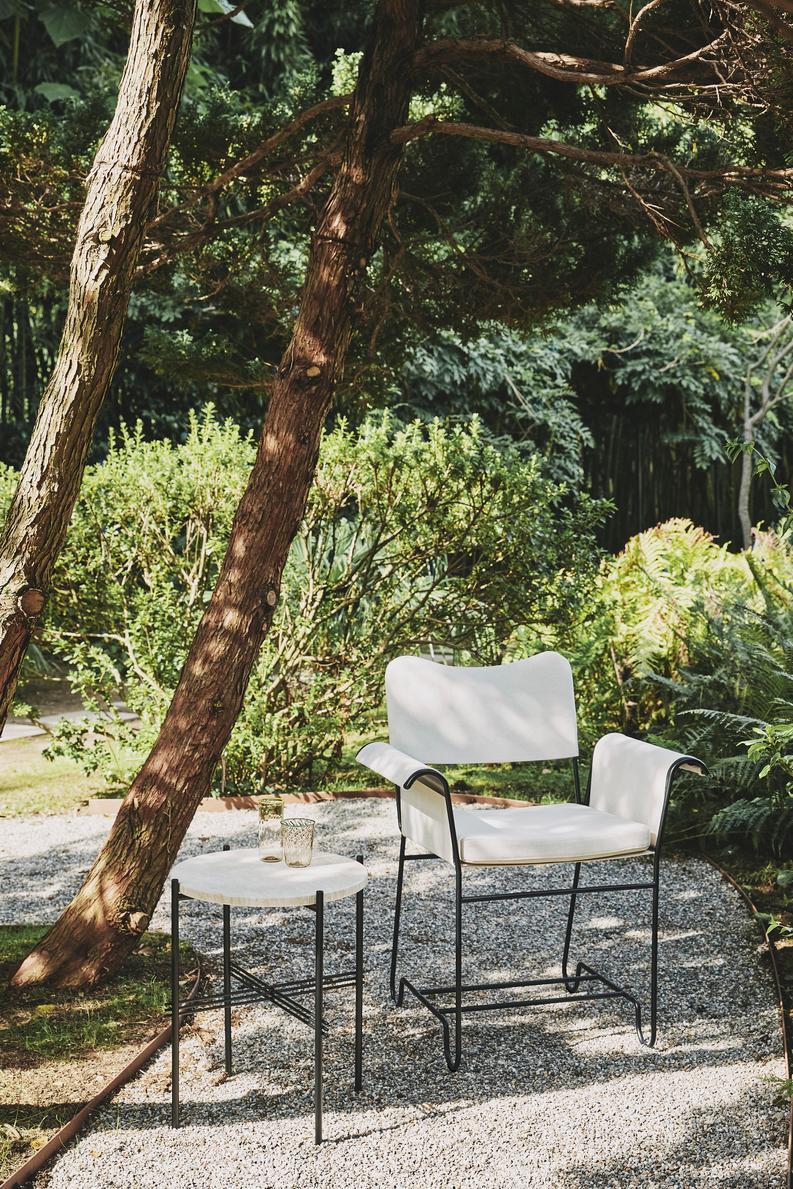 TROPIQUE garden chair beige with a black steel base