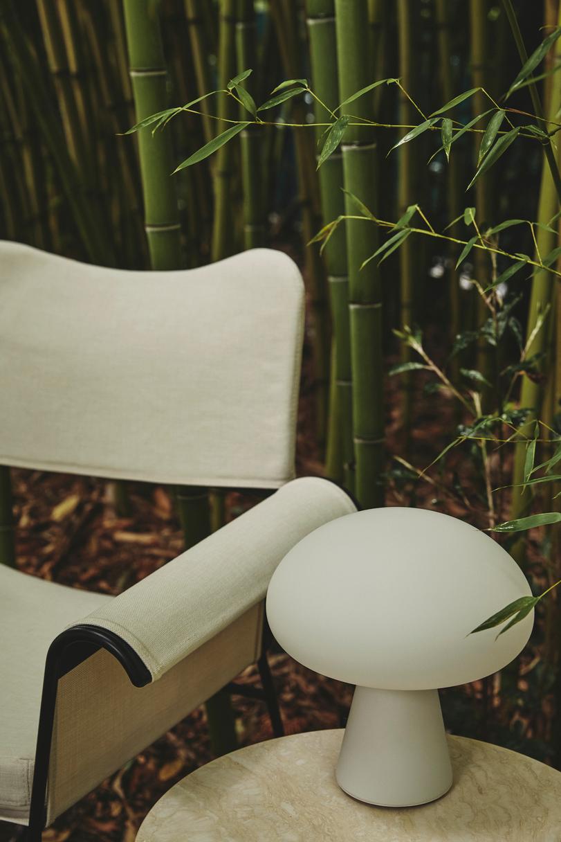 TROPIQUE garden chair beige with a black steel base