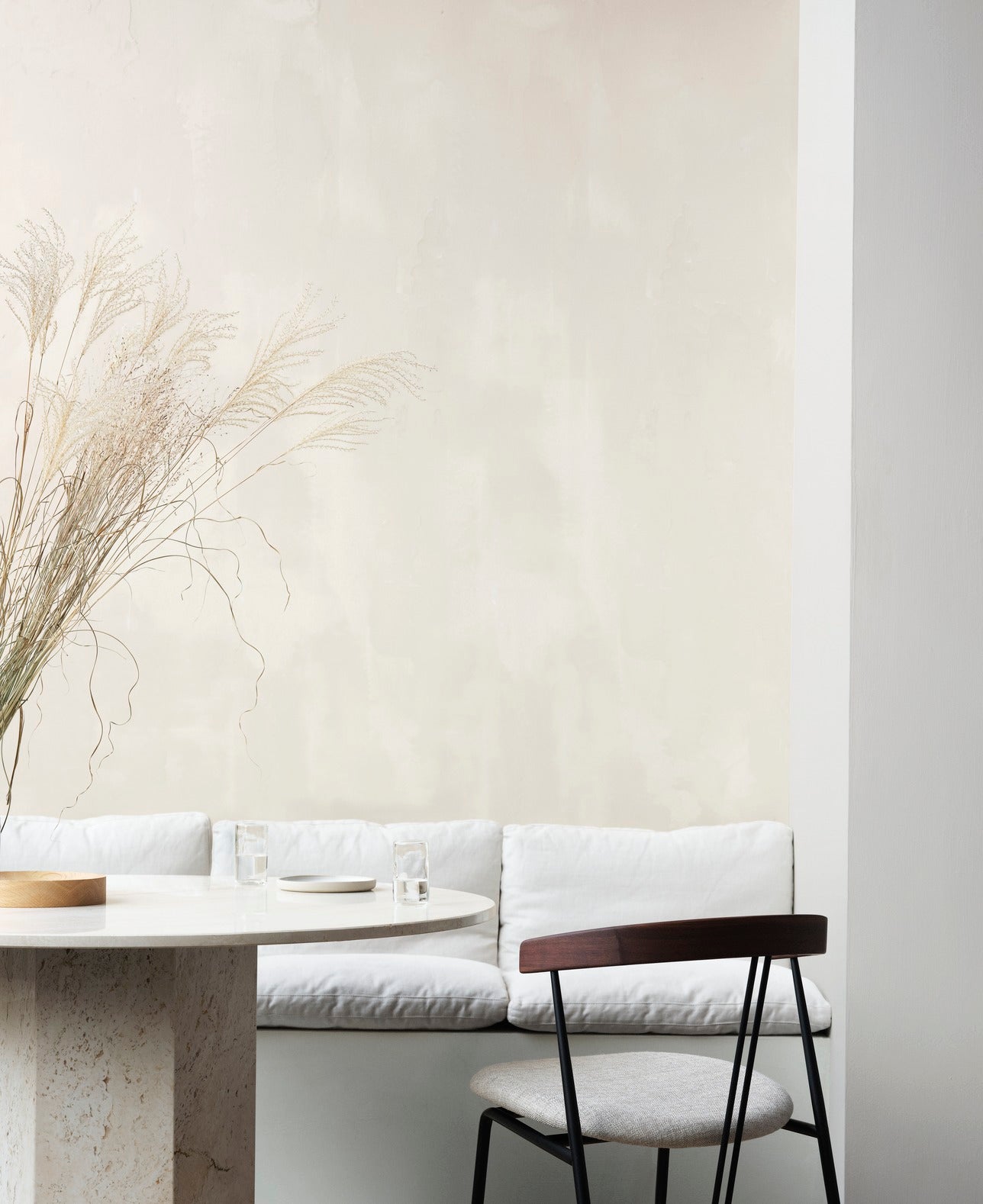 Runder Tisch EPIC creme Travertin