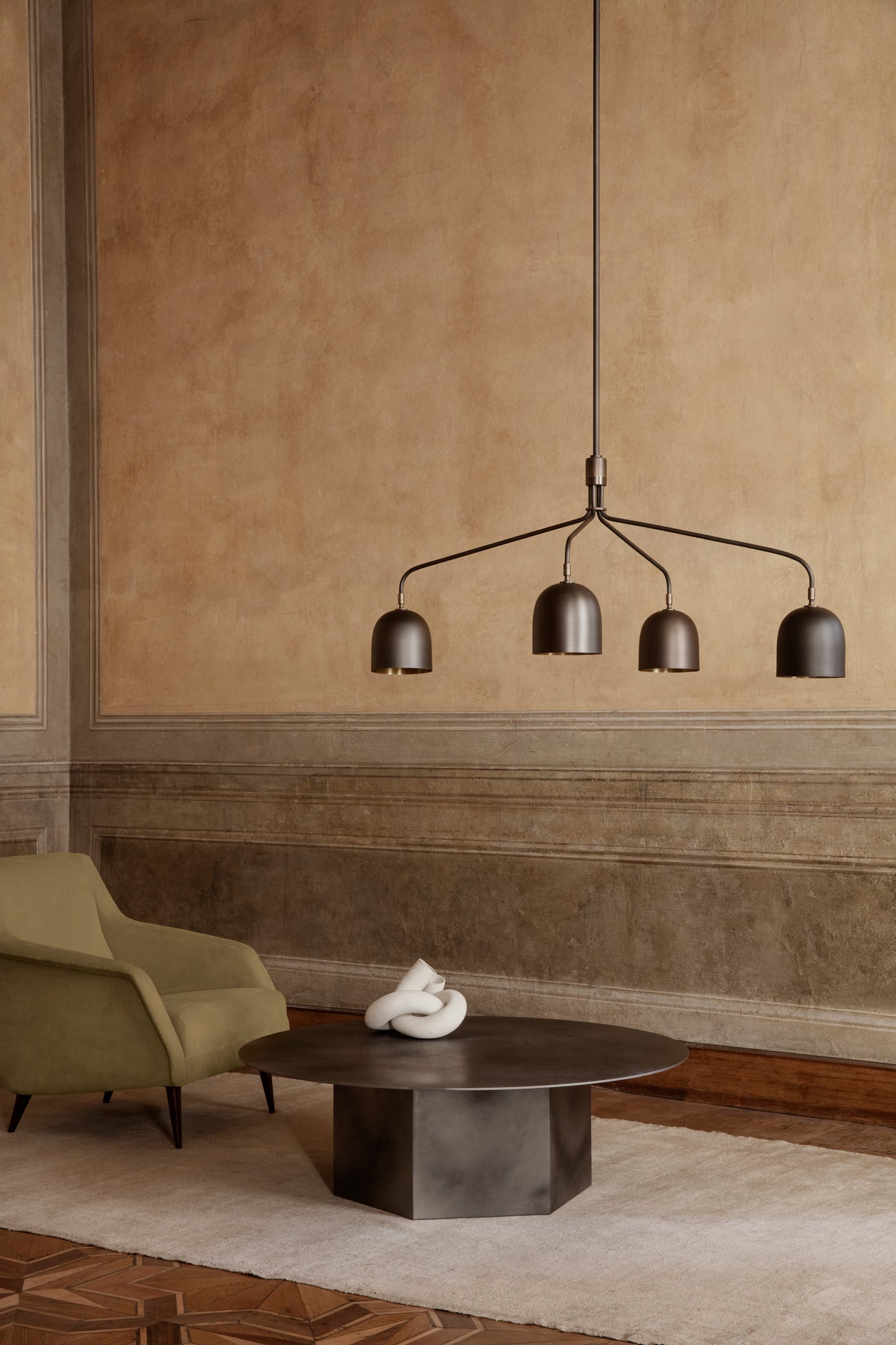 Weißer HOWARD Kronleuchter