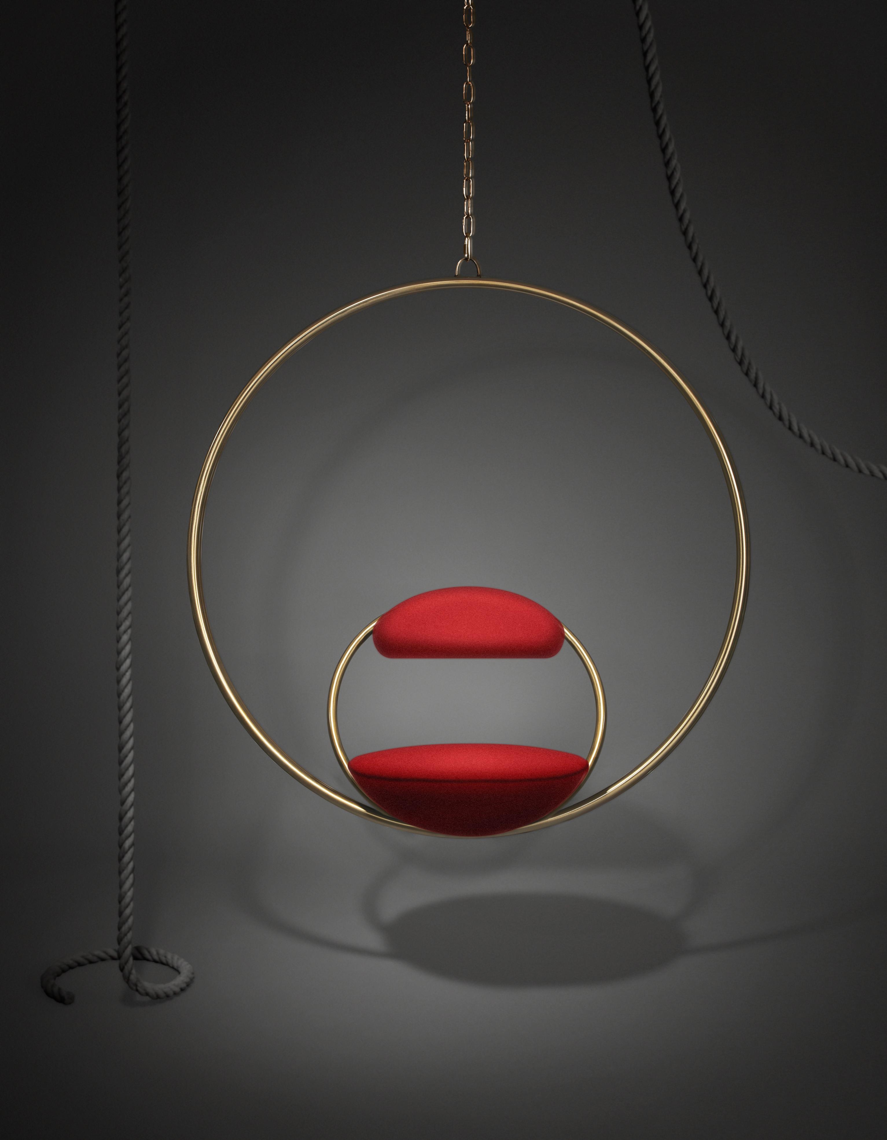 Hängesessel HANGING HOOP in Rot mit messingfarbener Veredelung