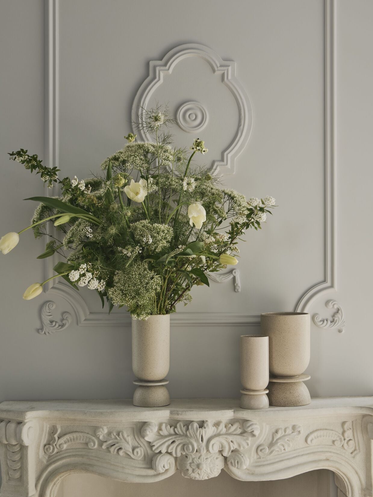 Hour vase white ceramics