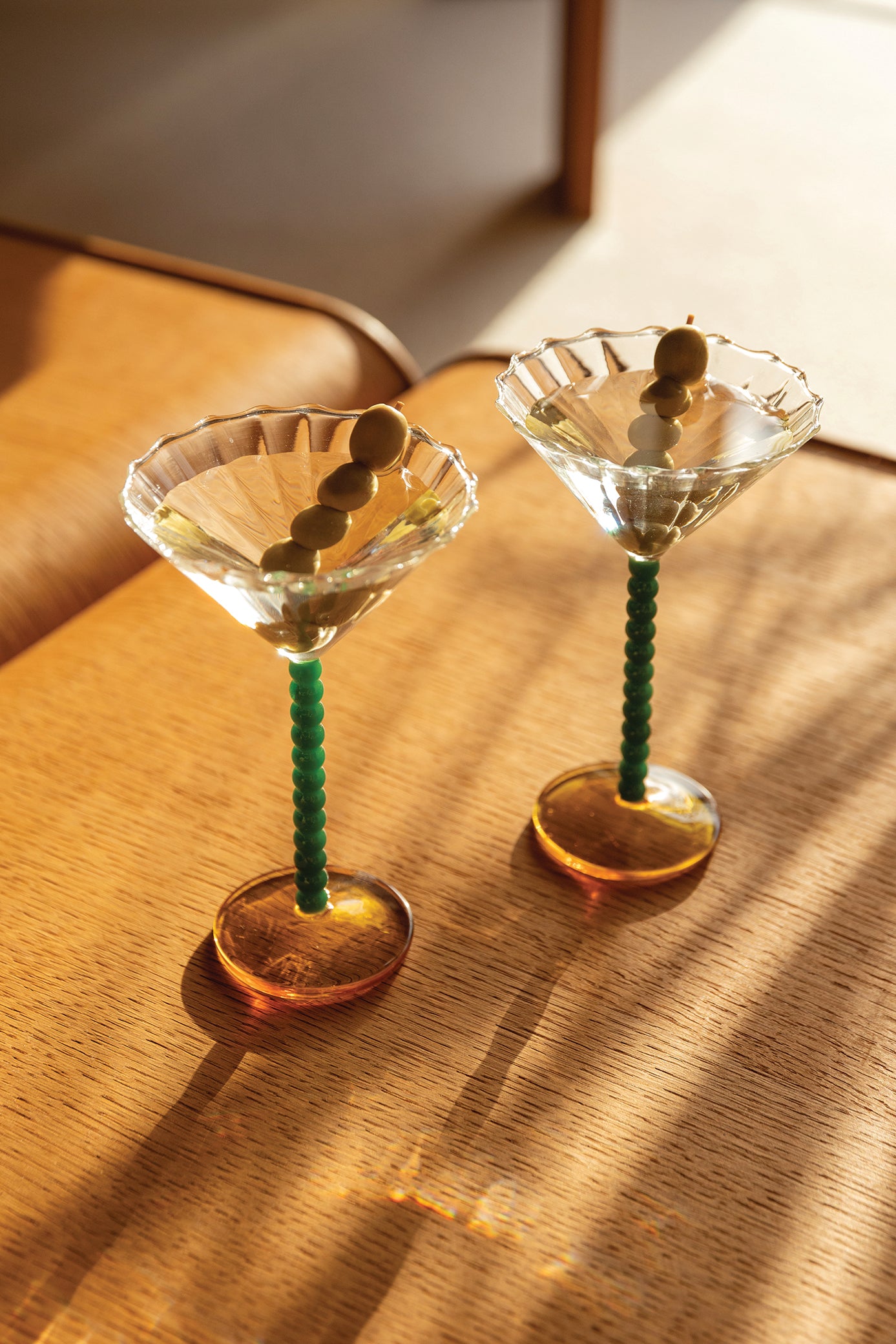 Set aus gläsernen Kelchen PERLE grün mit bernsteinfarbenem