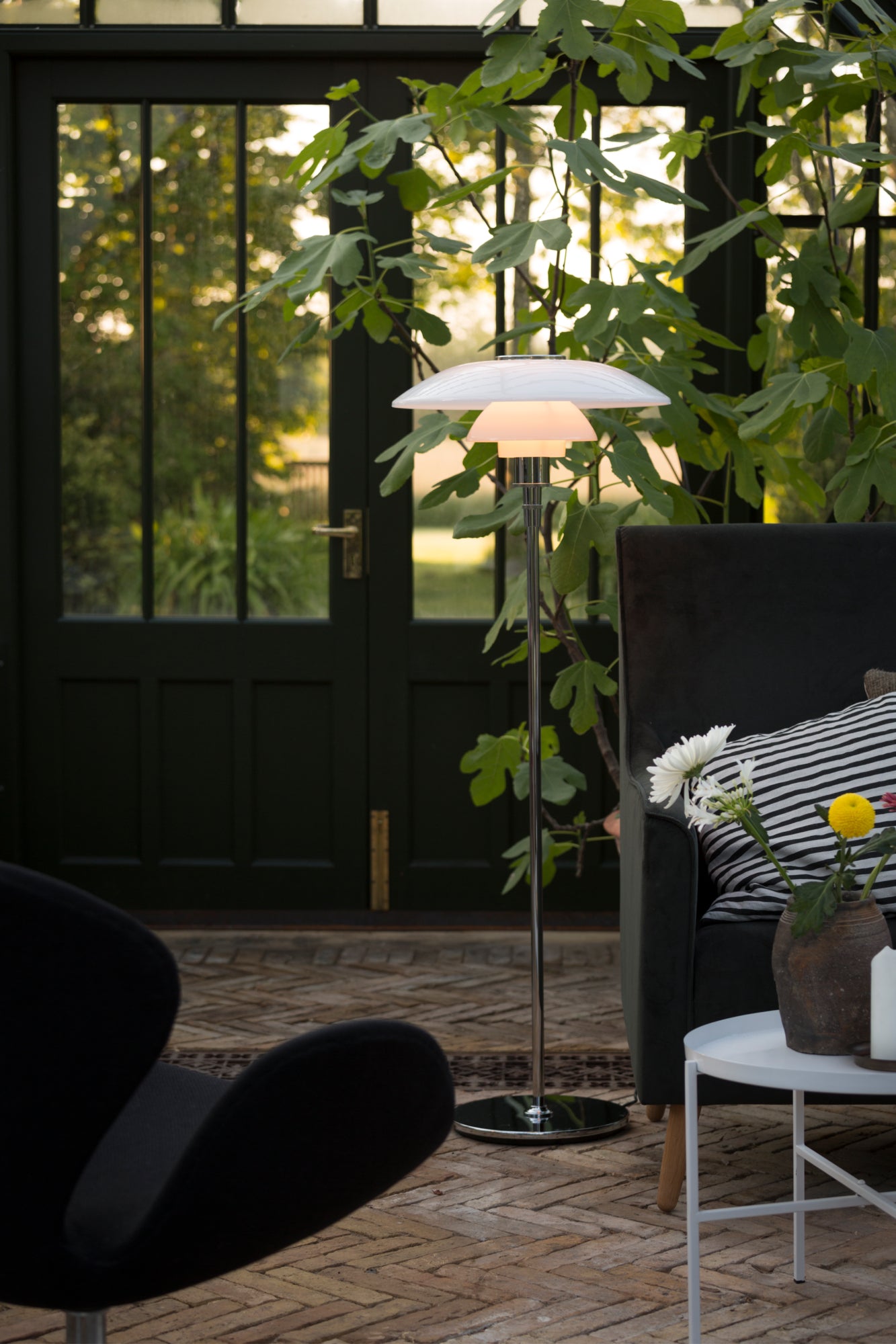 Stehlampe PH 4½-3½ weiß mit verchromtem Fuß