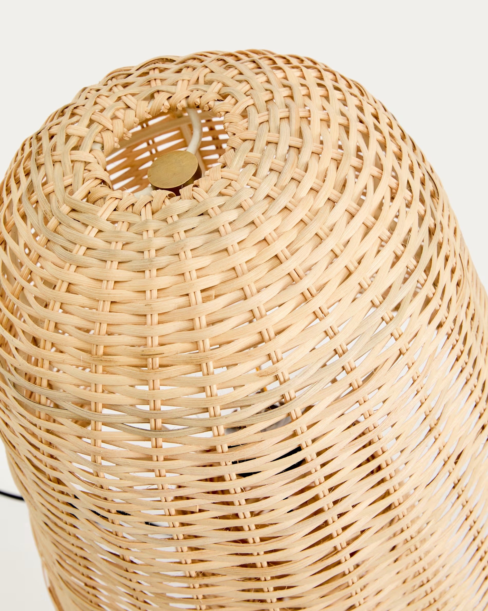 NEUDA rattan table lamp