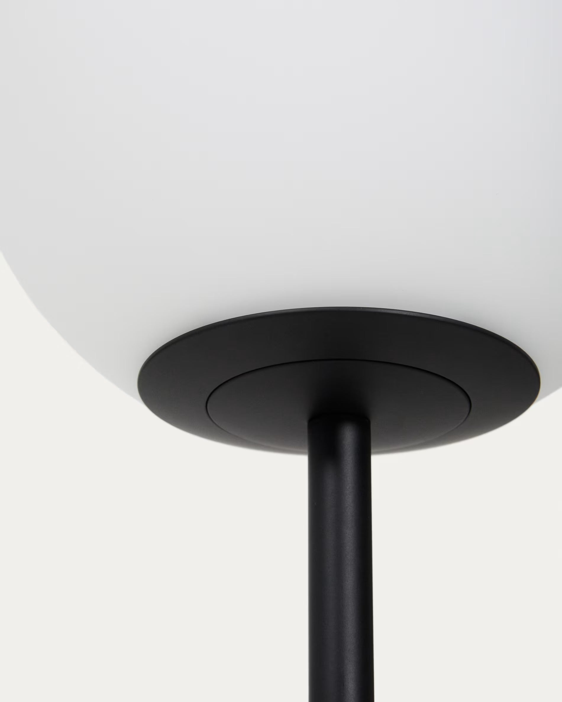 BRISIA black floor lamp