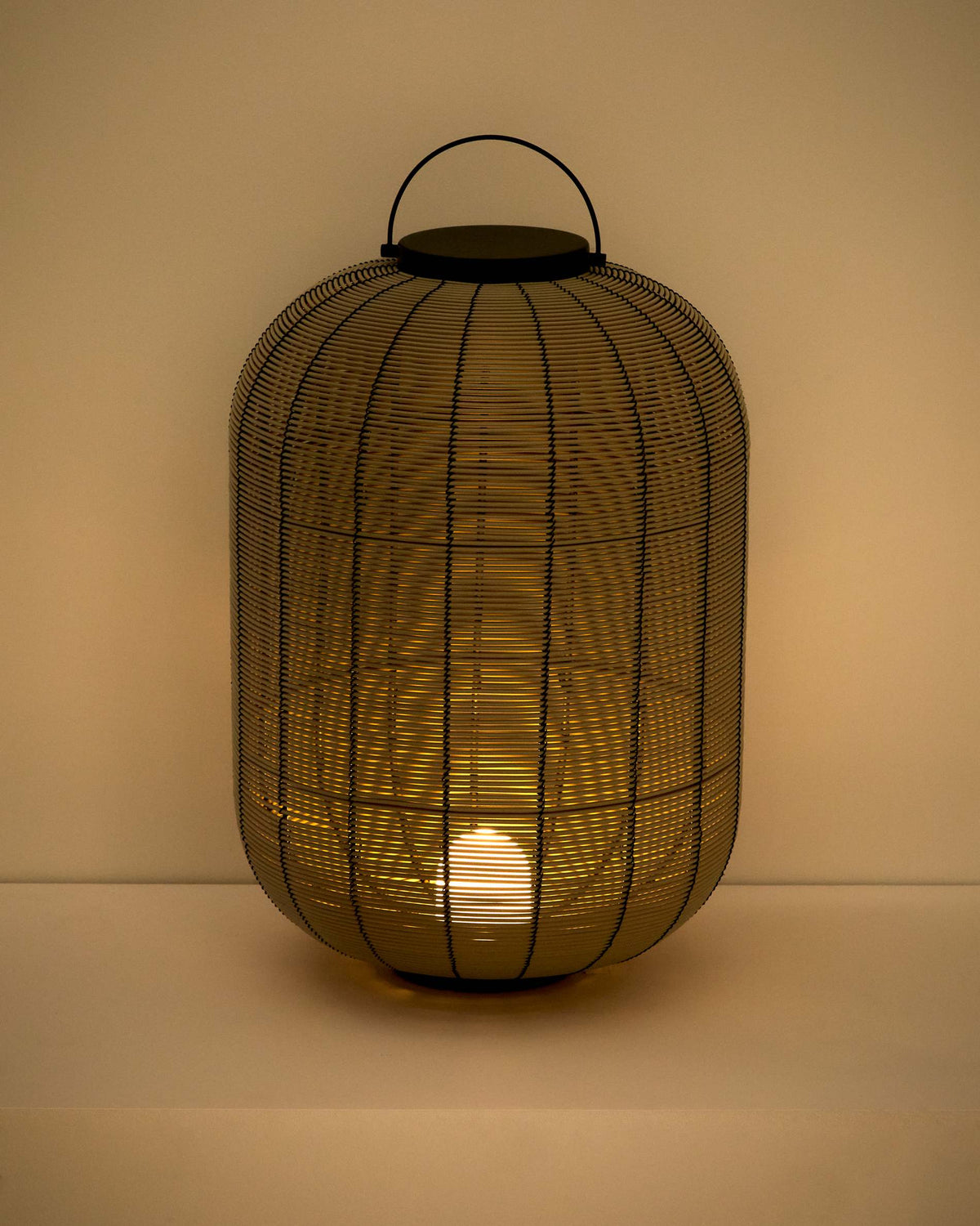 Lampa stołowa przenośna SARANELLA LED jasnoszary syntetyczny rattan – ujęcie 8