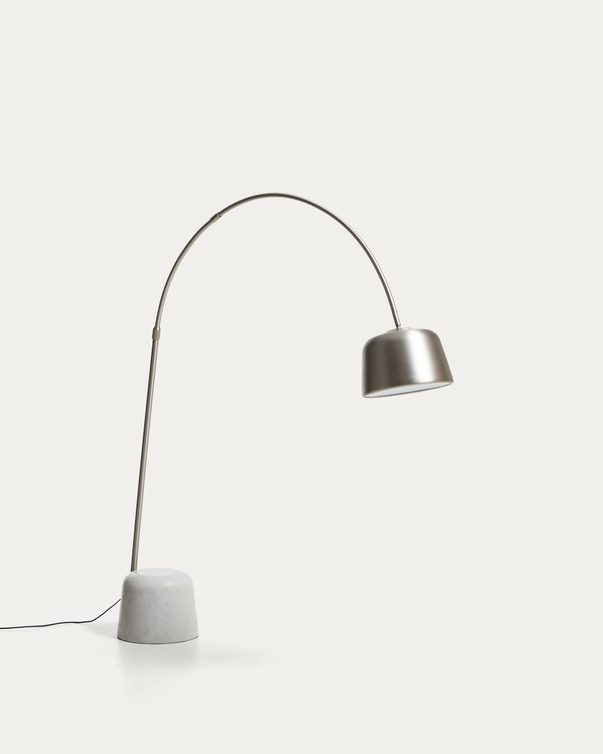 Lampa podłogowa ARNOLIA szczotkowana stal i biały marmur – ujęcie 5