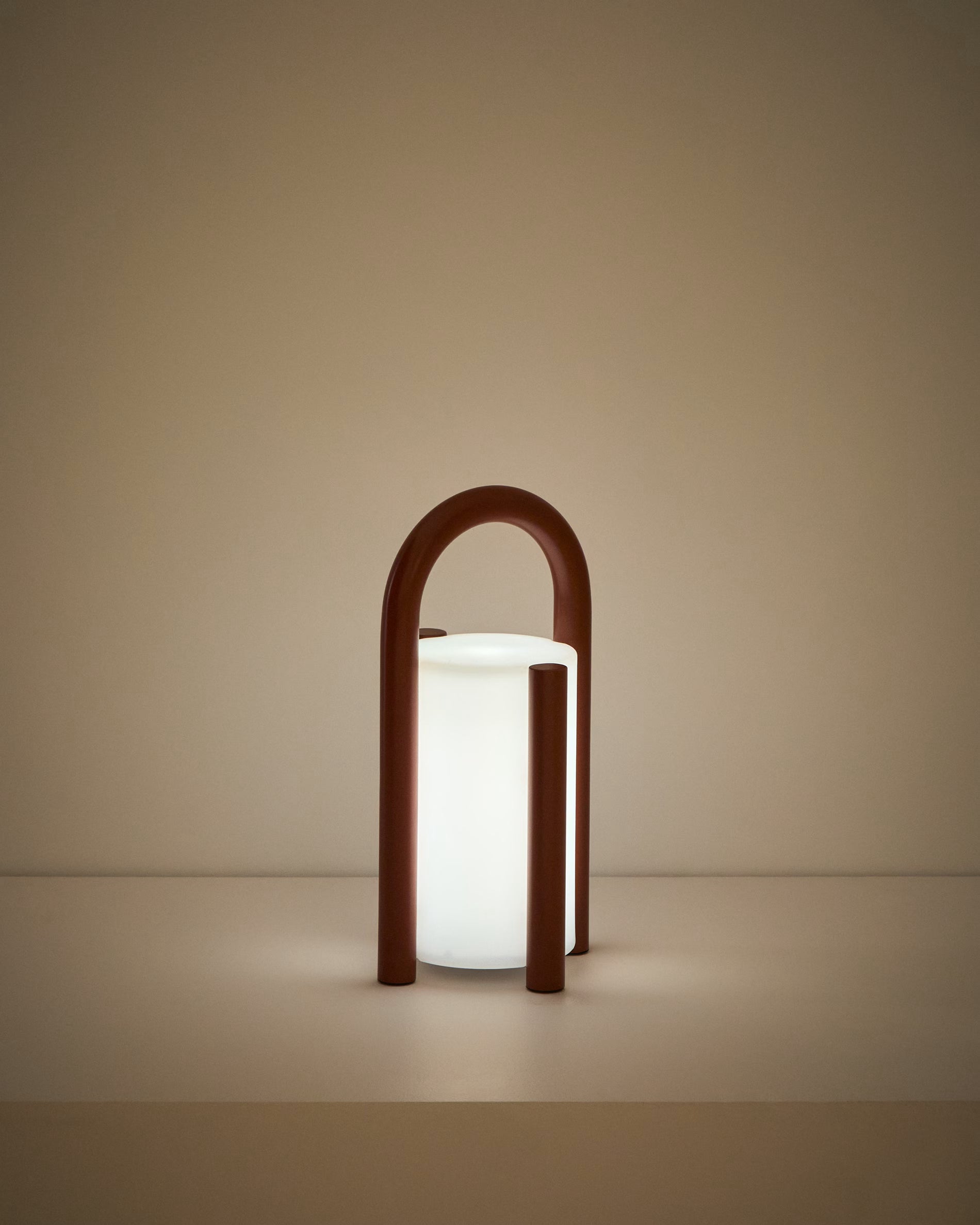 Lampa ogrodowa przenośna LEROS terakota na taras i do ogrodu – Kave Home
