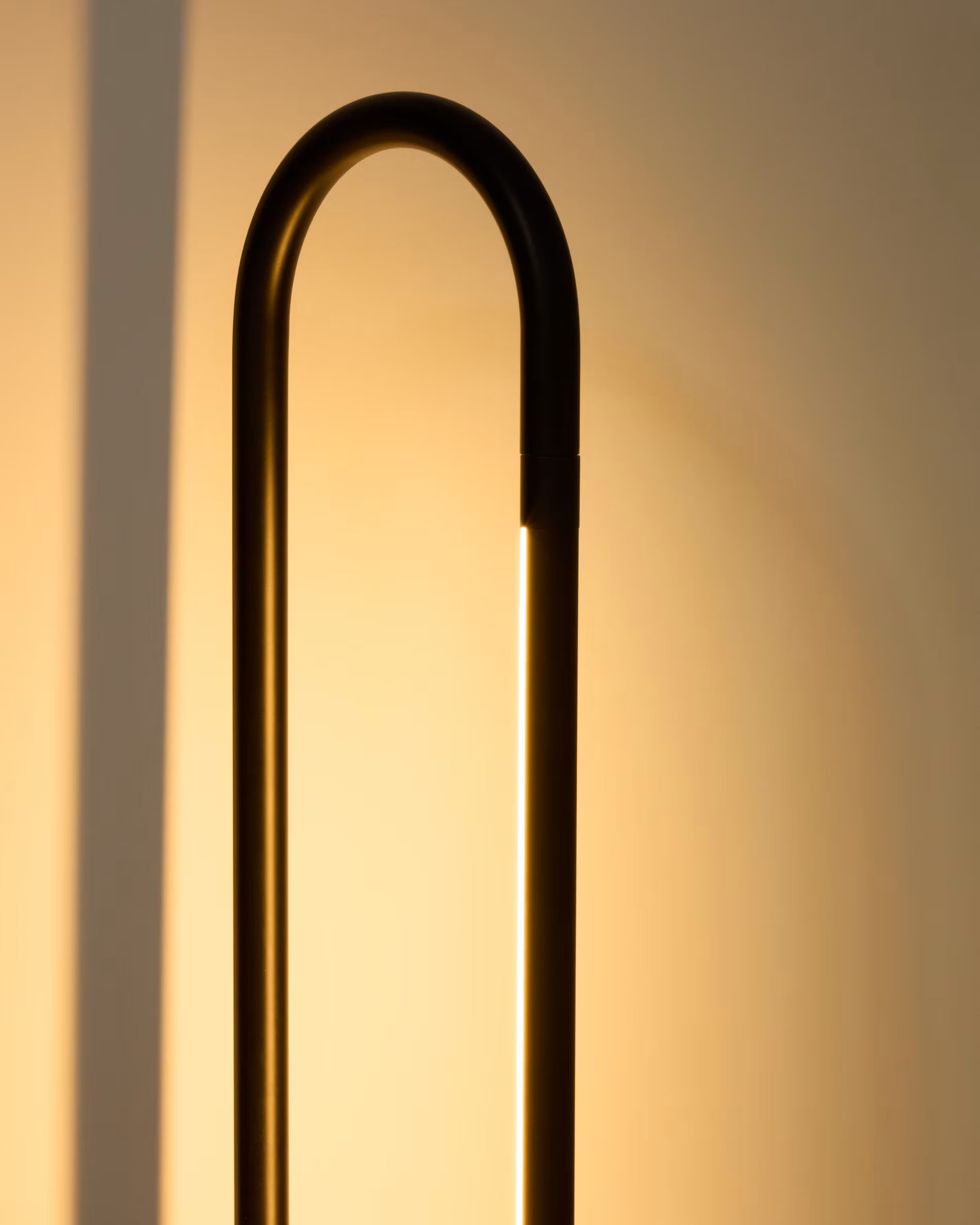 BOW black floor lamp