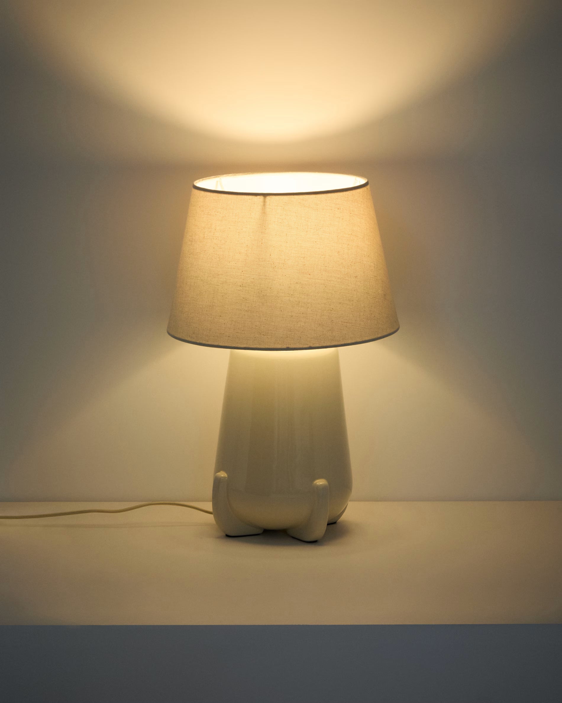 Lampa stołowa ODRA beżowy – Kave Home