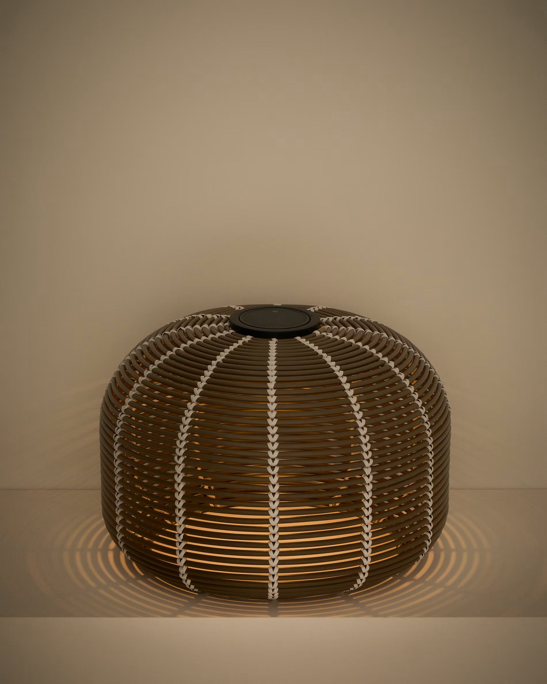 Solar-Gartenlampe GAROINA taupe synthetischer Rattan