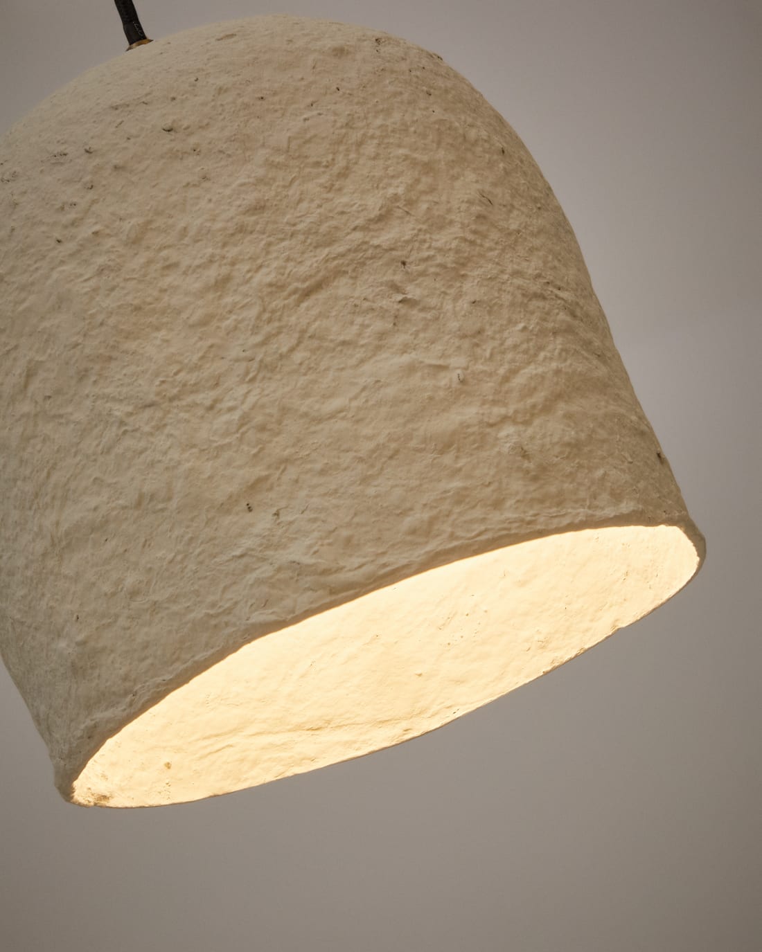 Lampa wisząca CALVIA biały papier mâché – ujęcie 3