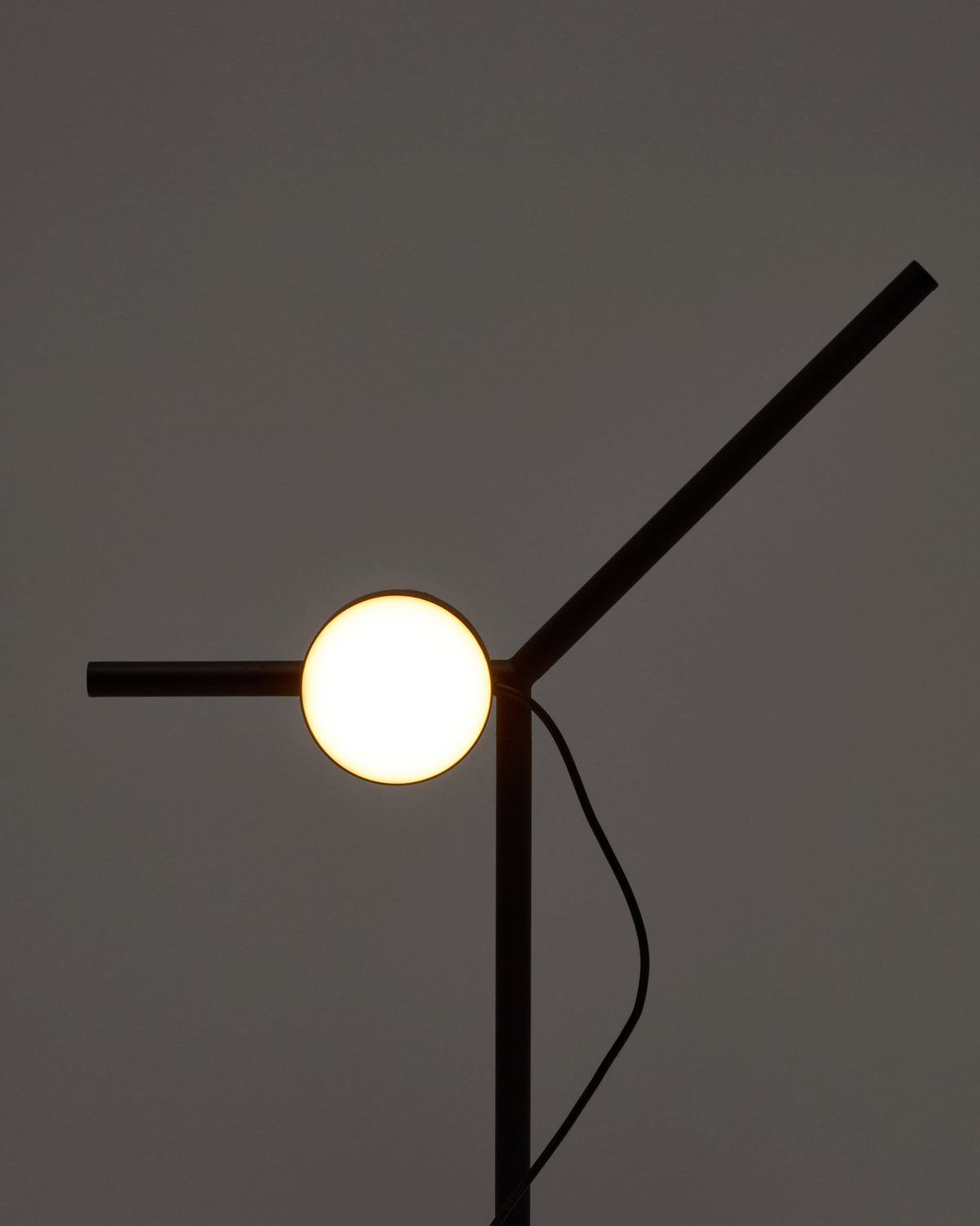 Lampa stołowa OREY czarny z wielopozycyjnym reflektorem – ujęcie 8