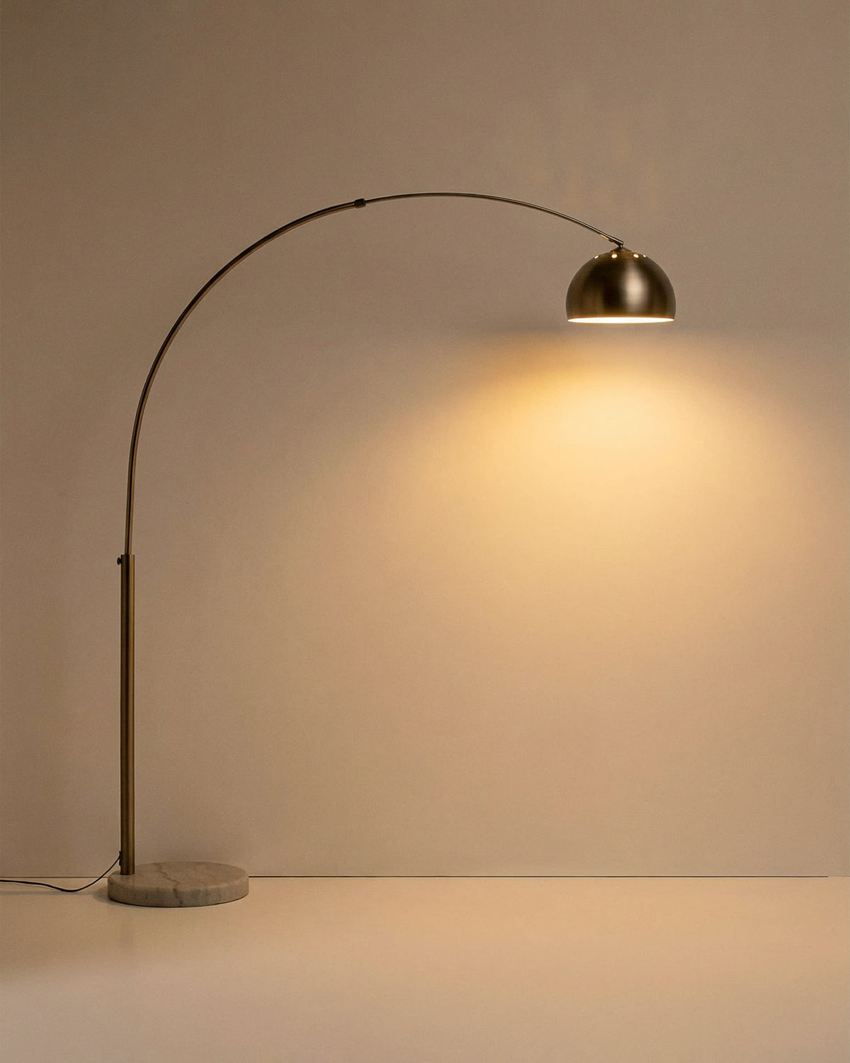 Lampa podłogowa MADALI srebrny szczotkowana stal i biały marmur – ujęcie 5