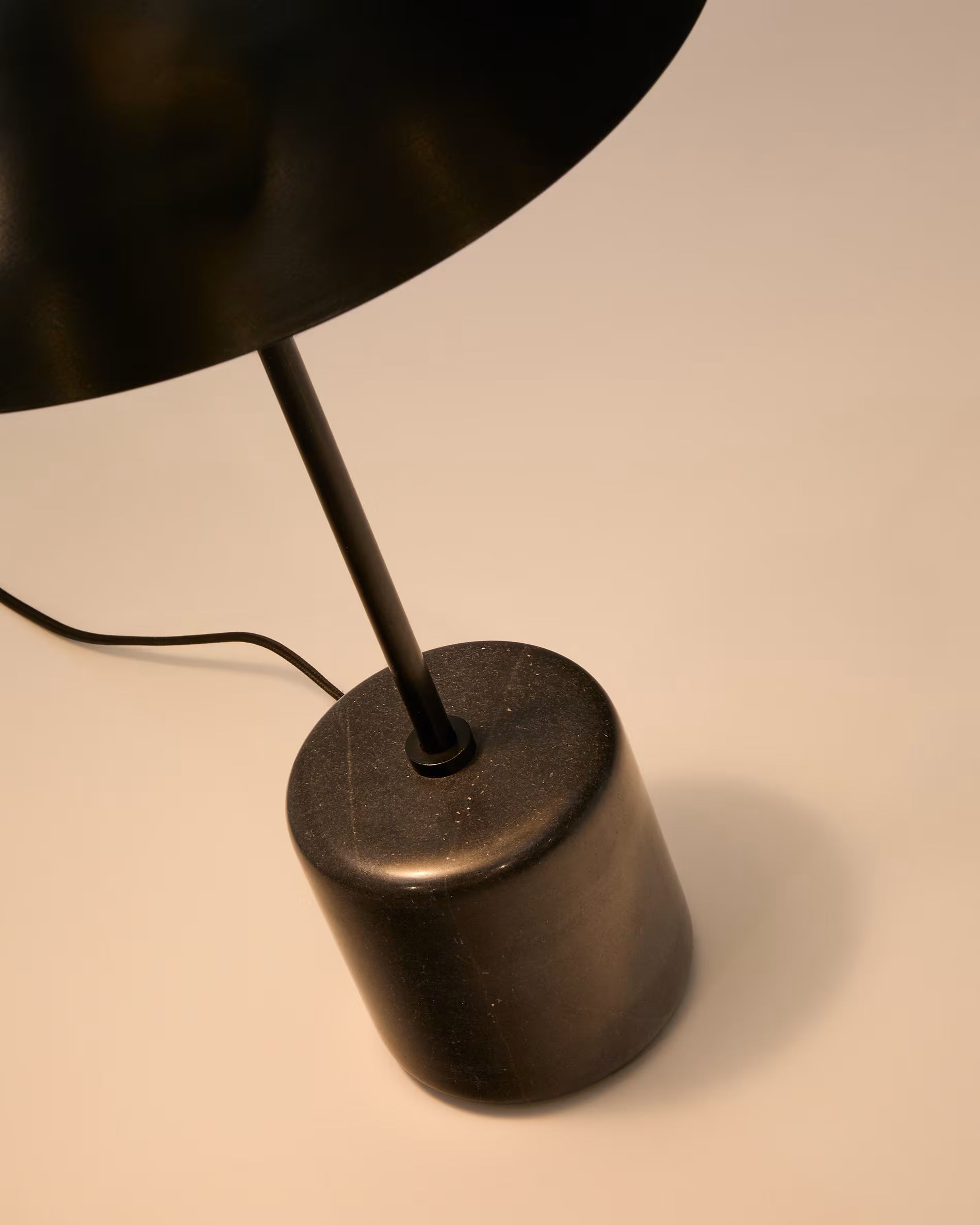 SAYRA black table lamp