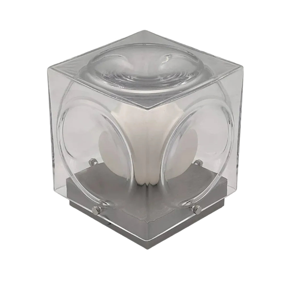 Tragbare Lampe CHANT mit gläsernem Schirm und silbernem Sockel.