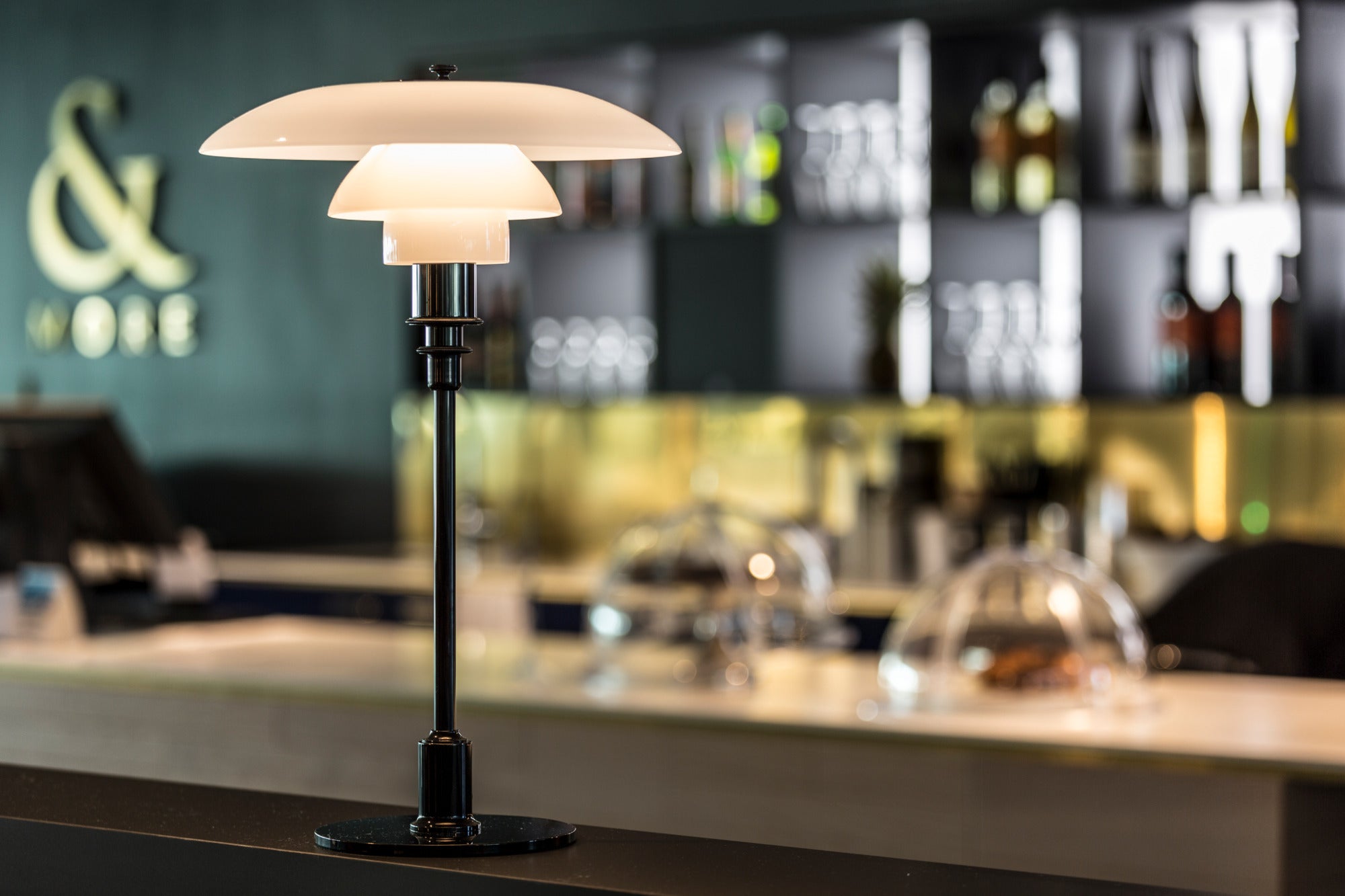 PH 3/2 table lamp white with black base