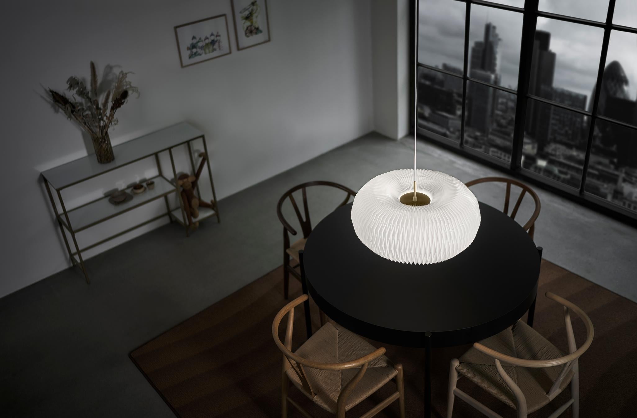 Lampa wisząca MODEL 195 DONUT biały ze złotym – Le Klint