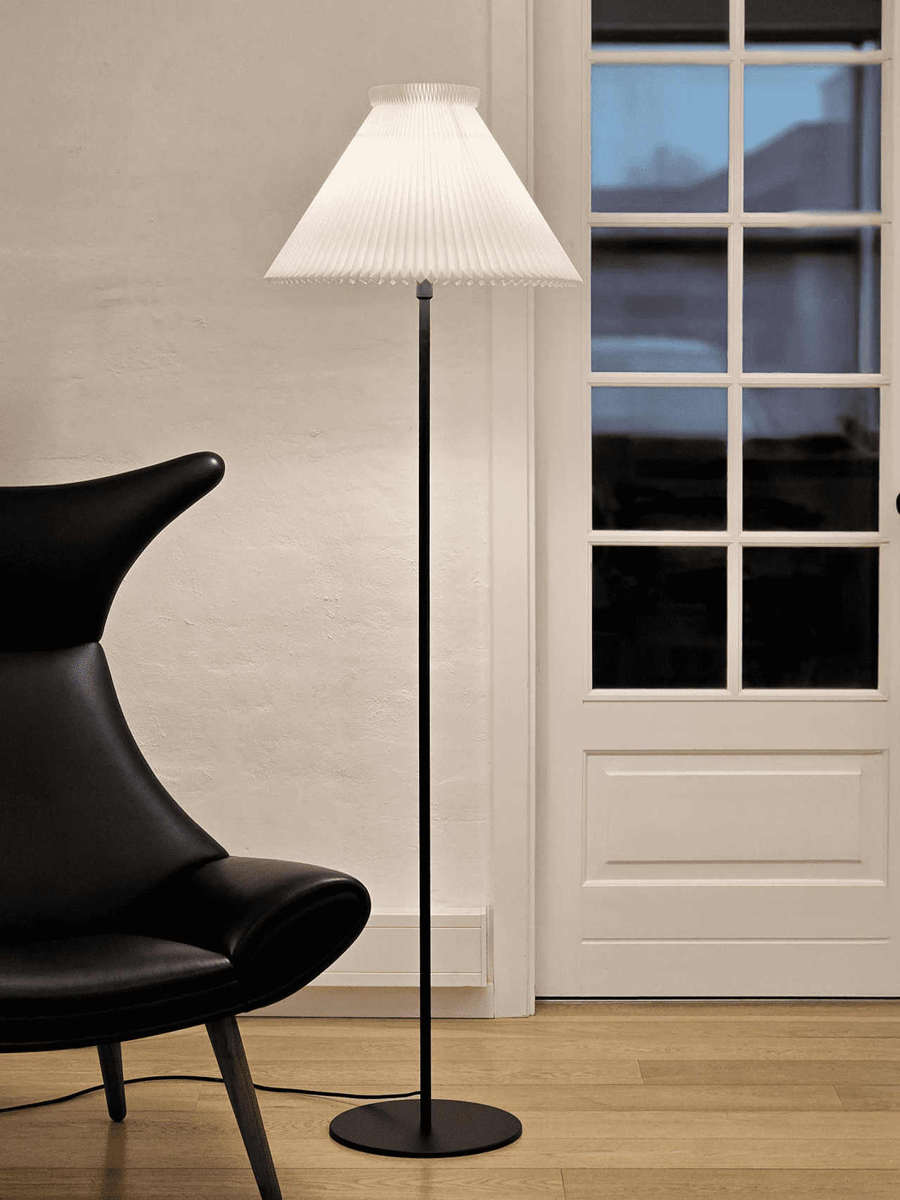 Floor lamp MODEL 334 green with black base