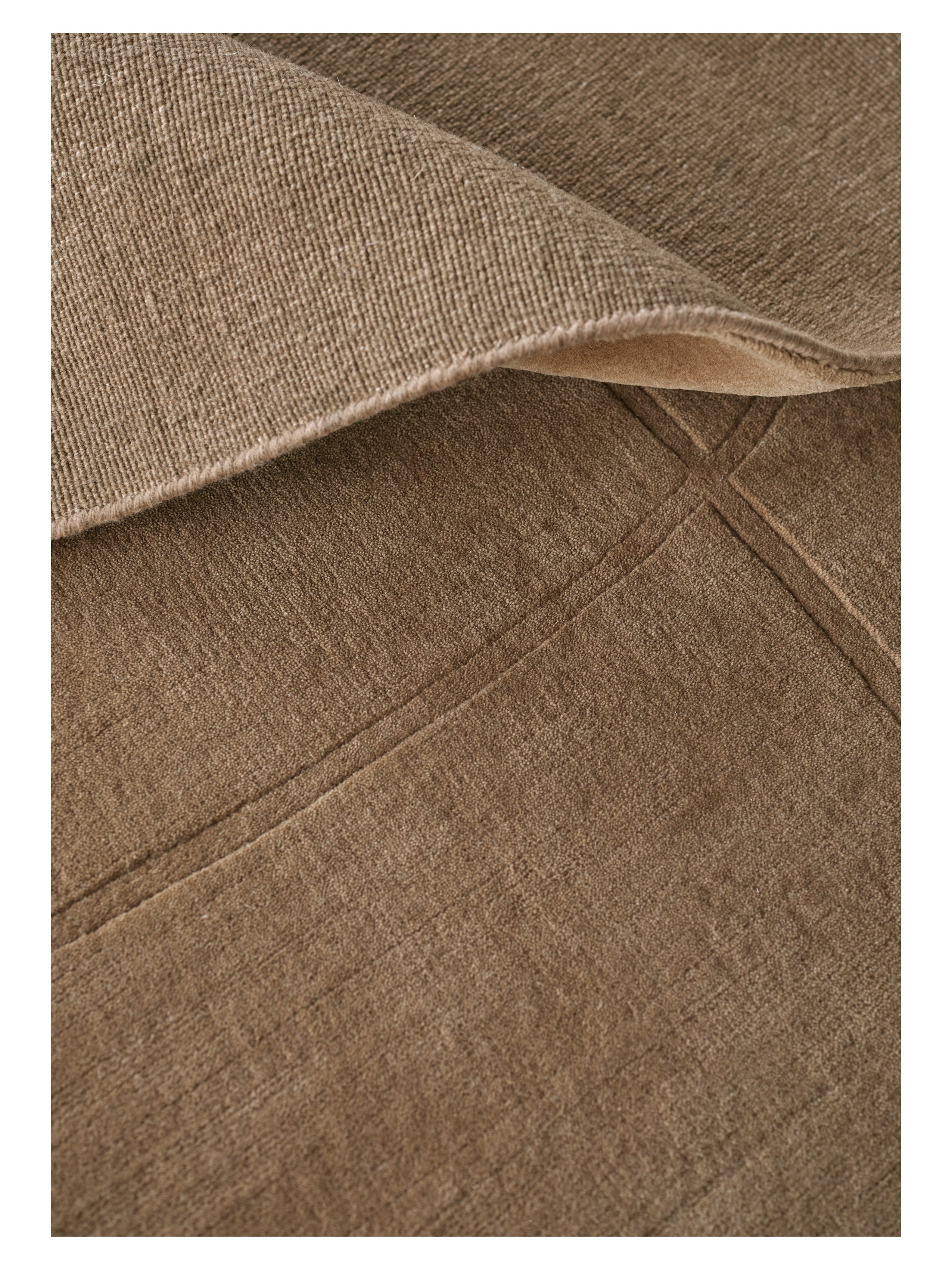 Dywan CURSIVE EXPANSE bursztynowy – Linie Design