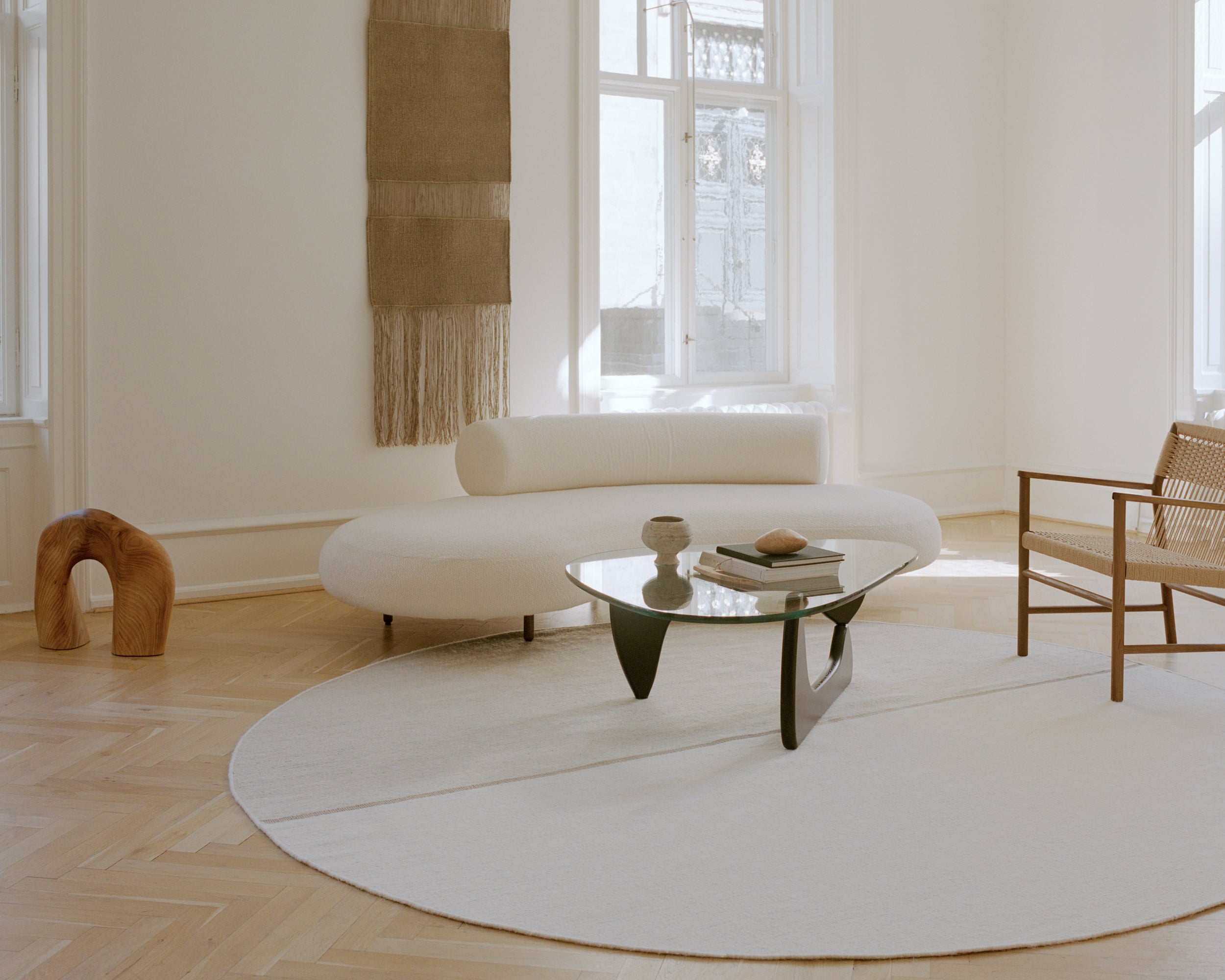 MAGNETIZE round rug beige