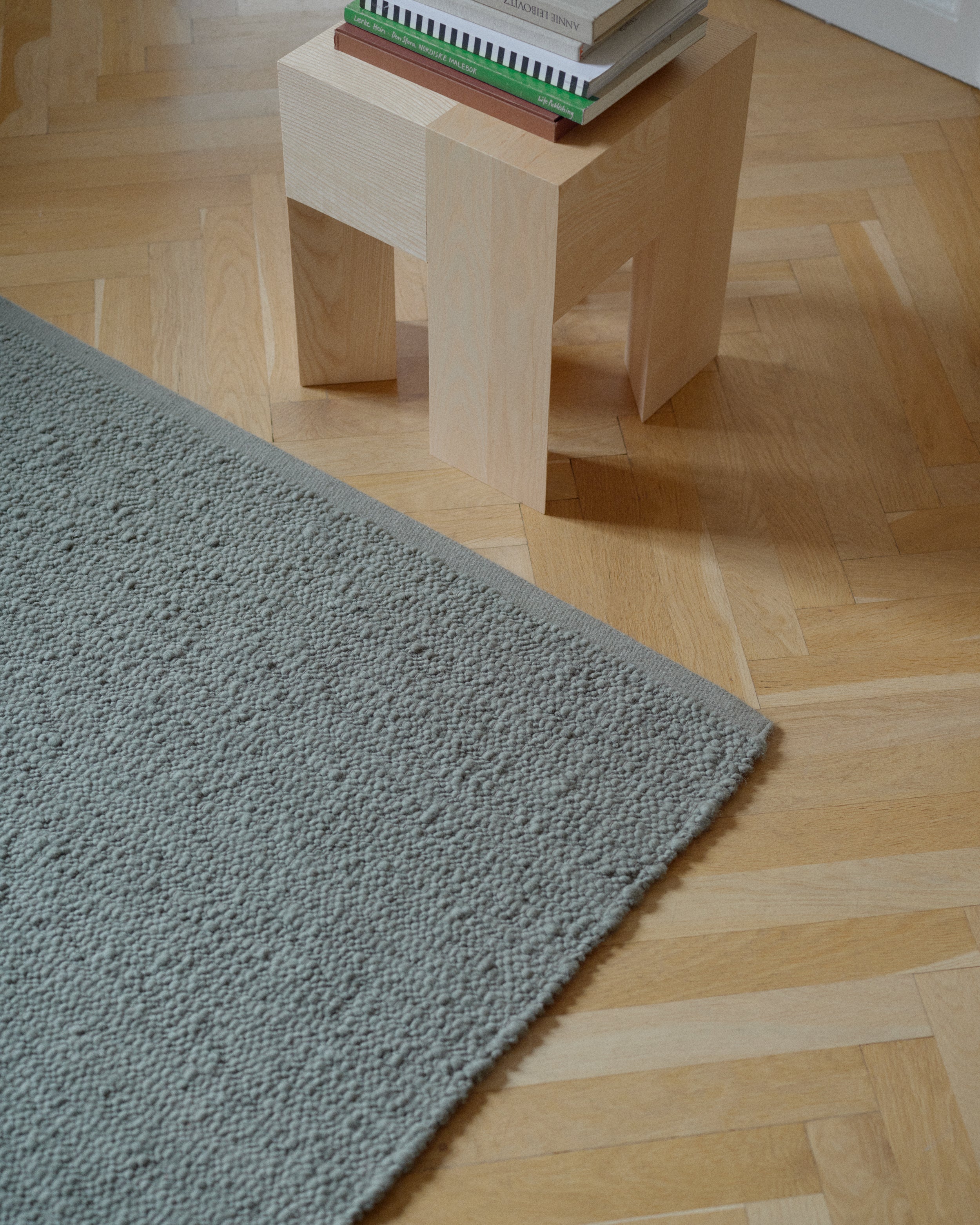 PEBBLED POEM Green Moss Rug