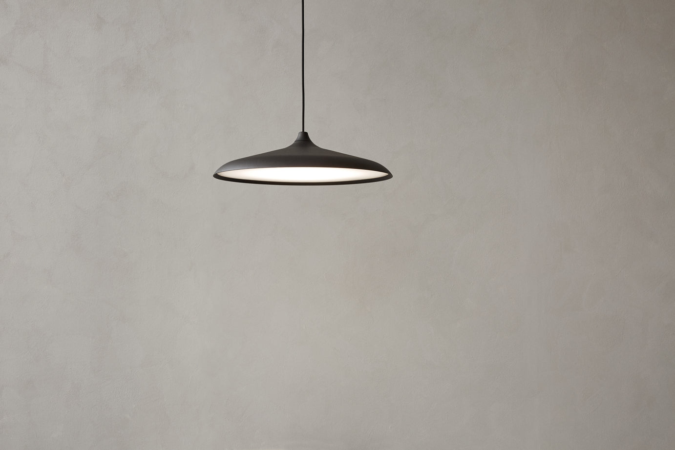 CIRCULAR black pendant lamp