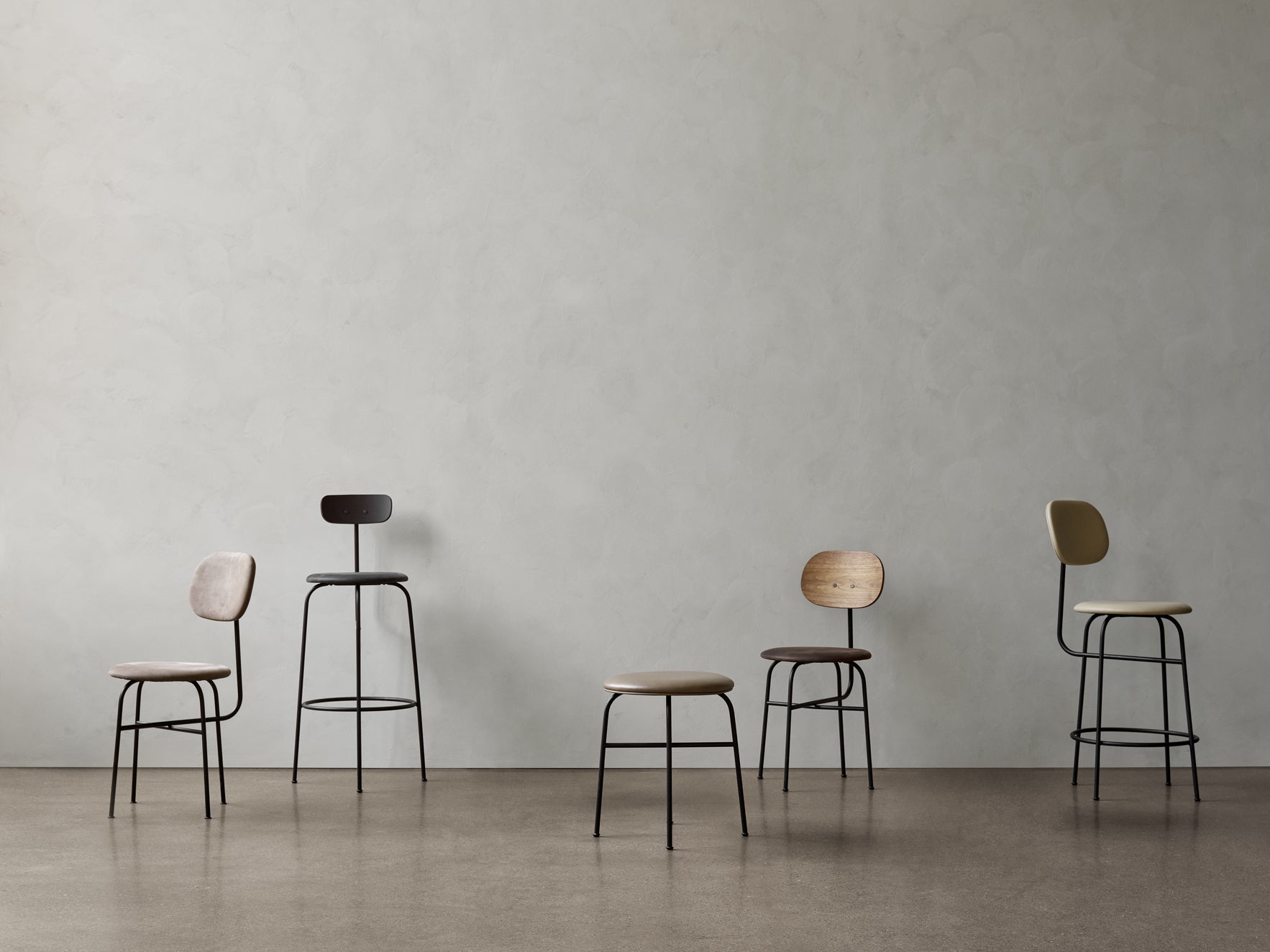 Hocker AFTEROOM beige mit Stahlbasis